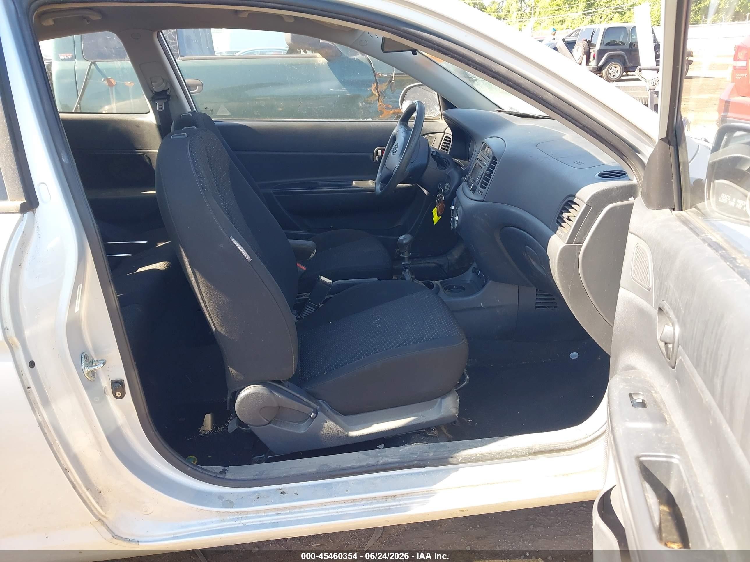 2010 Hyundai Accent Gs Silver vin: KMHCM3AC8AU167658