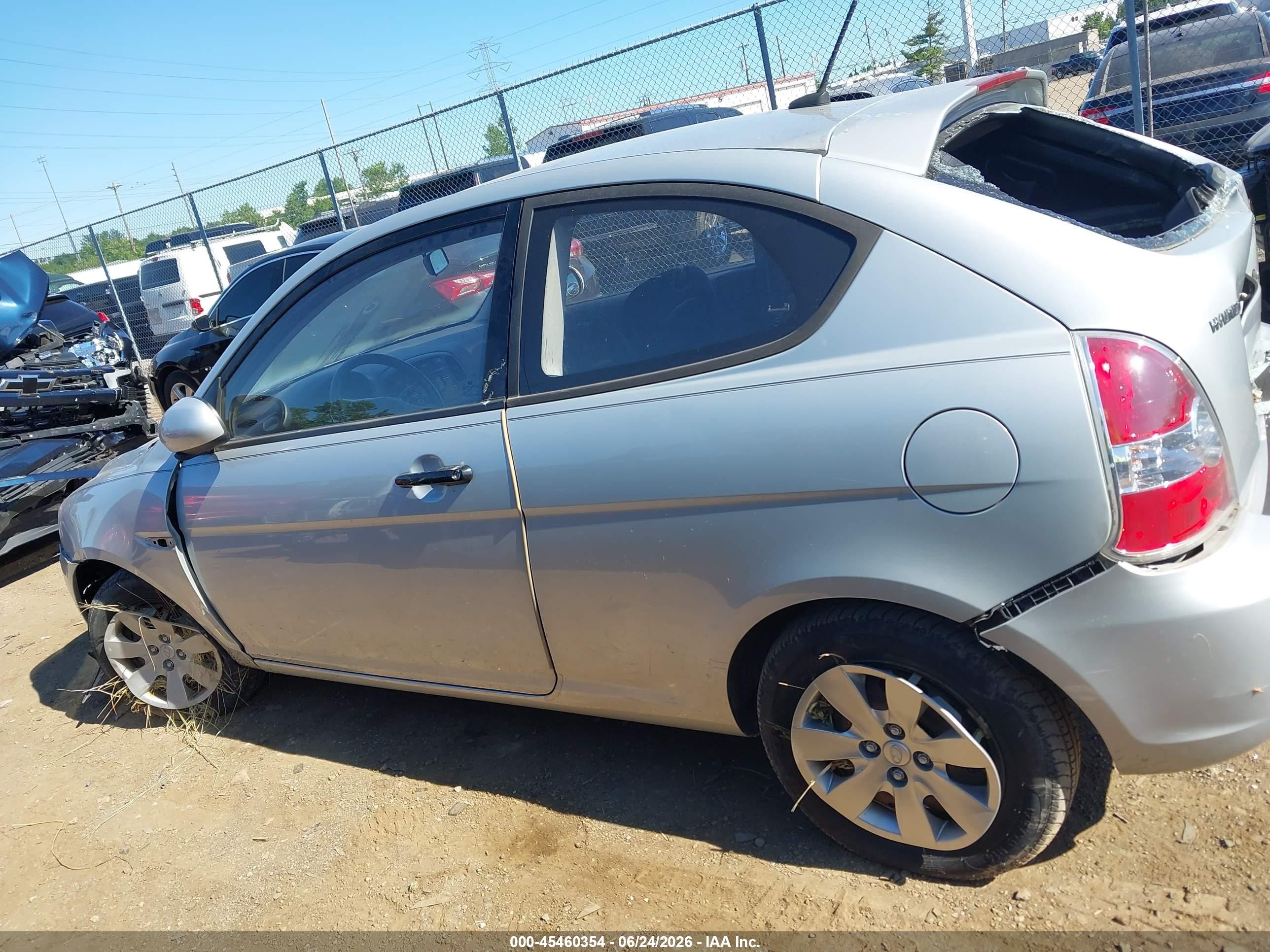 2010 Hyundai Accent Gs Silver vin: KMHCM3AC8AU167658