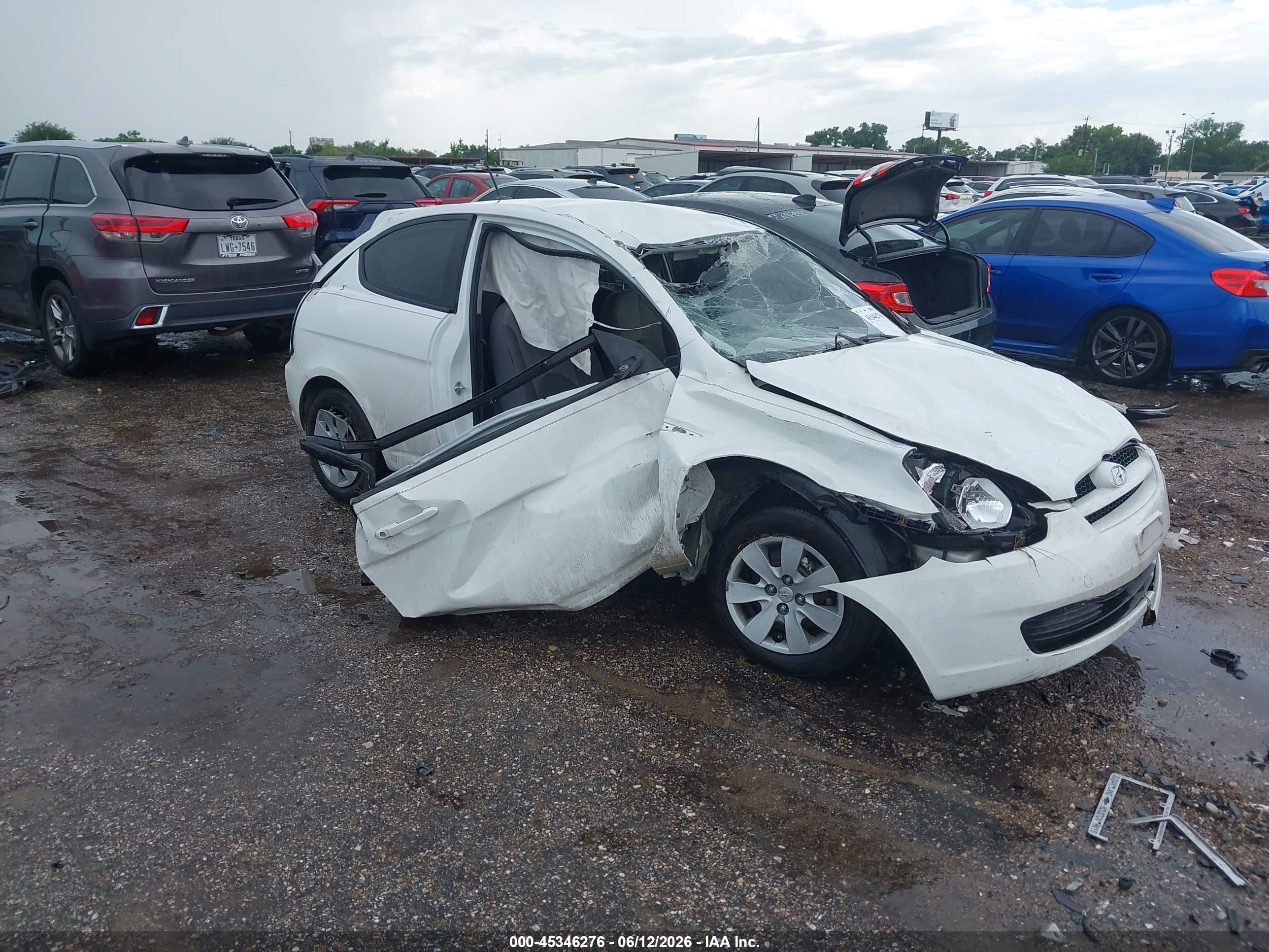 2010 Hyundai Accent Gs White vin: KMHCM3AC8AU174366