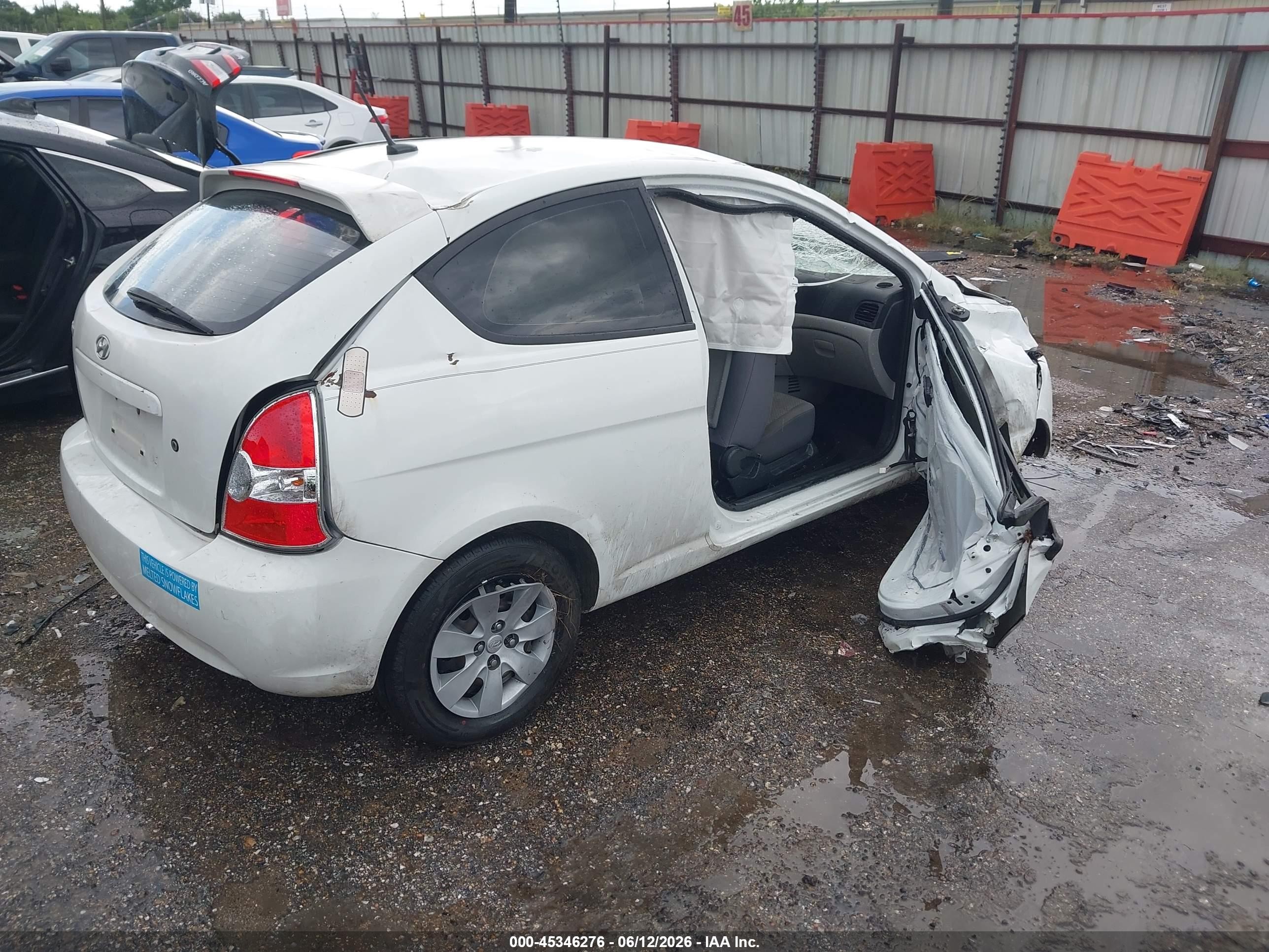 2010 Hyundai Accent Gs White vin: KMHCM3AC8AU174366