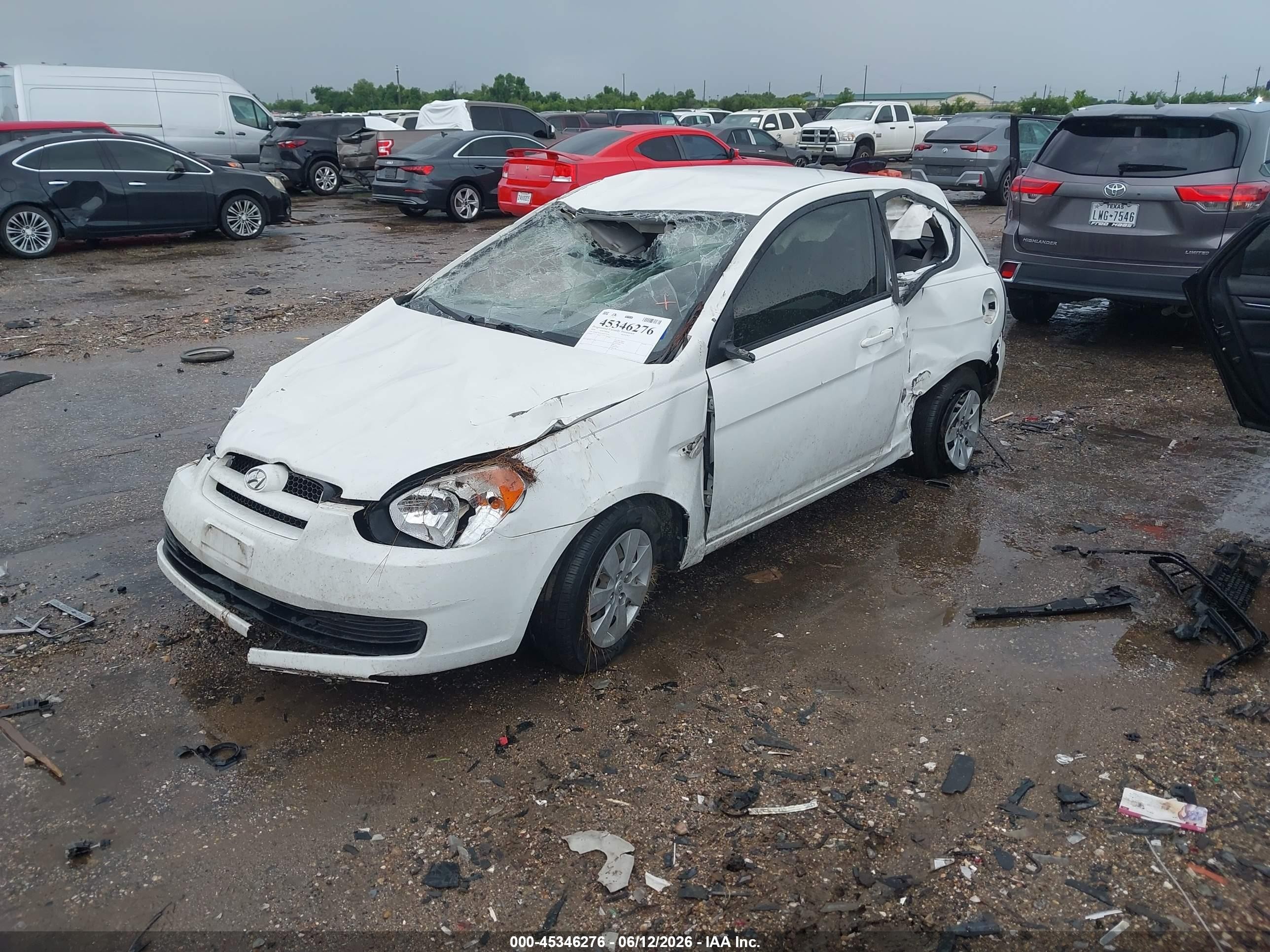 2010 Hyundai Accent Gs White vin: KMHCM3AC8AU174366