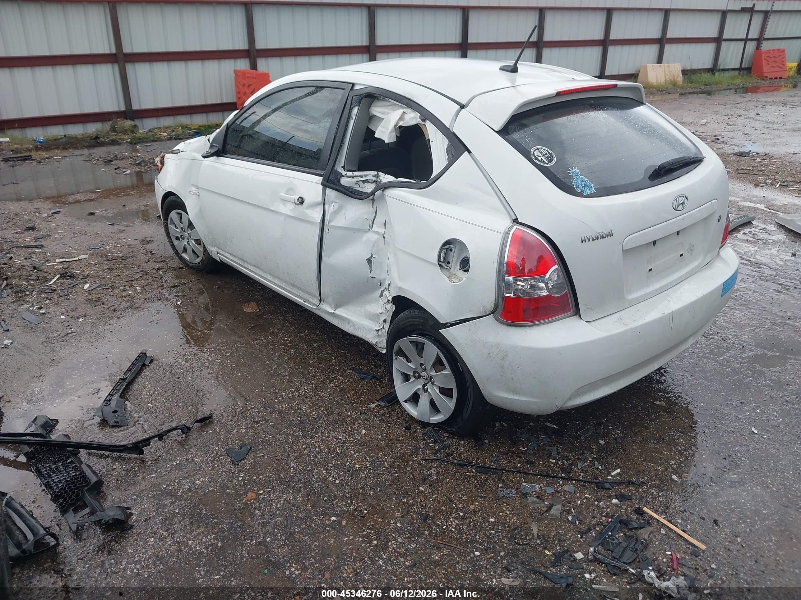 2010 Hyundai Accent Gs White vin: KMHCM3AC8AU174366