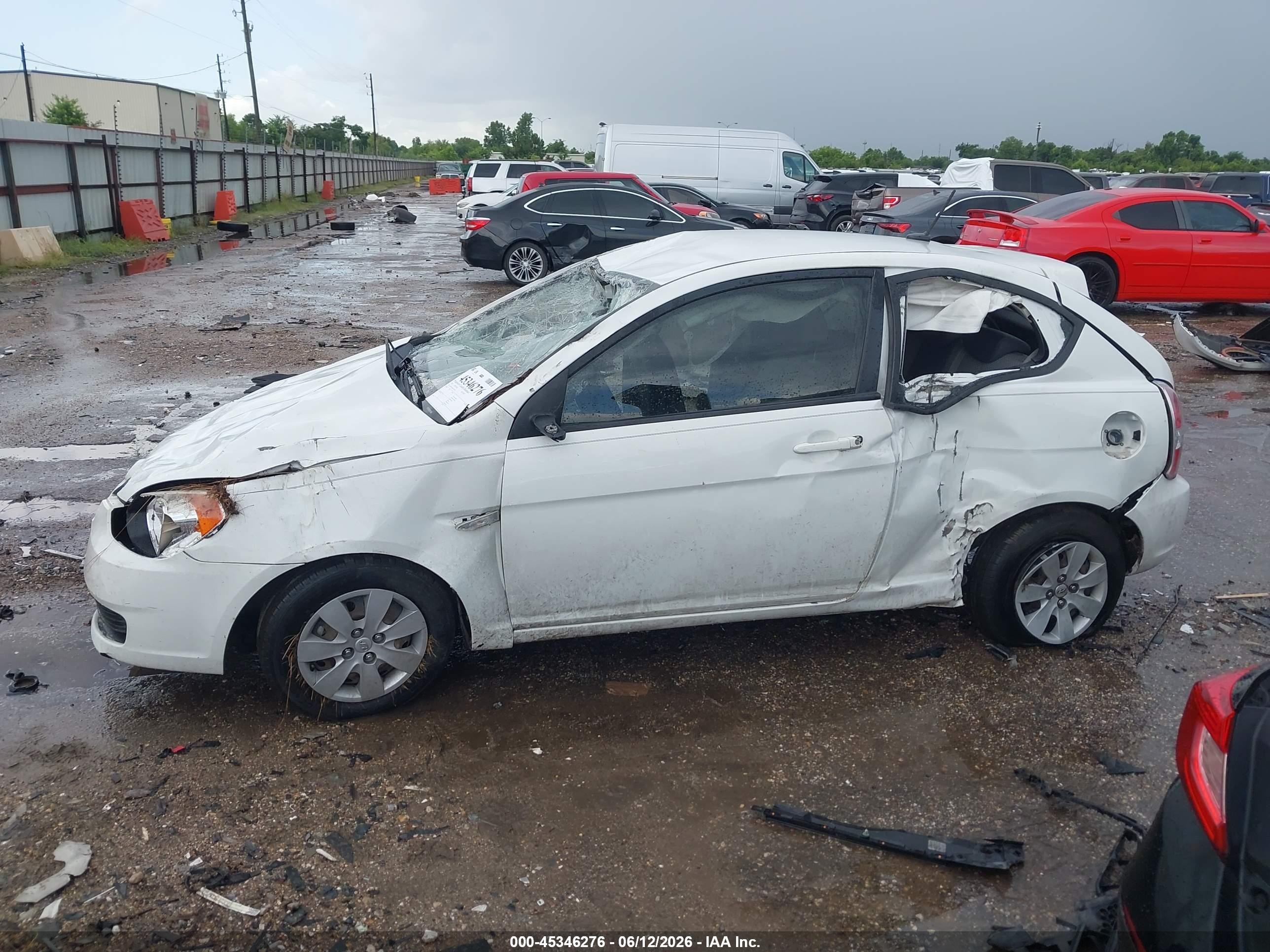 2010 Hyundai Accent Gs White vin: KMHCM3AC8AU174366