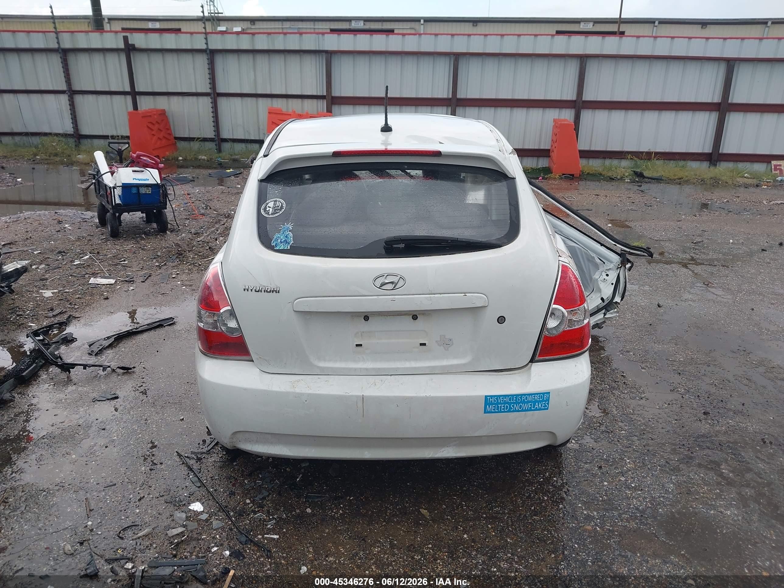 2010 Hyundai Accent Gs White vin: KMHCM3AC8AU174366