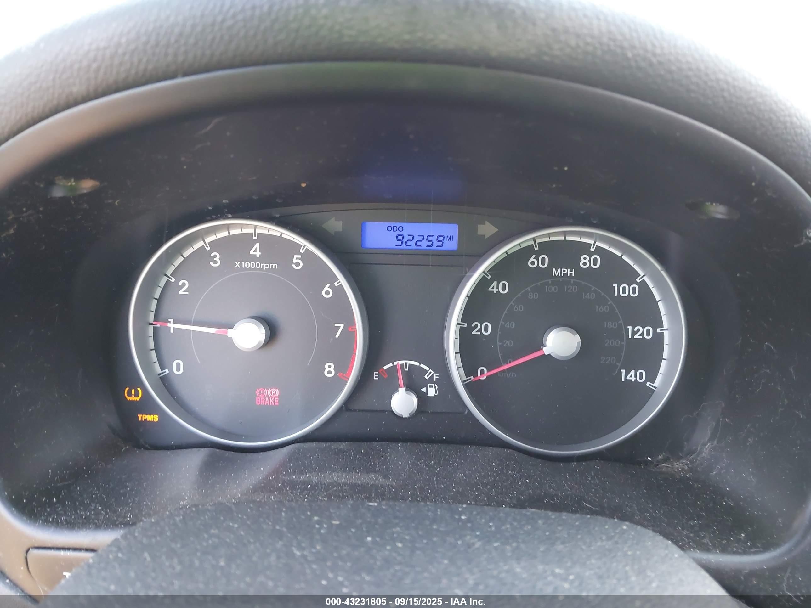2011 Hyundai Accent Gs Silver vin: KMHCM3AC8BU186342