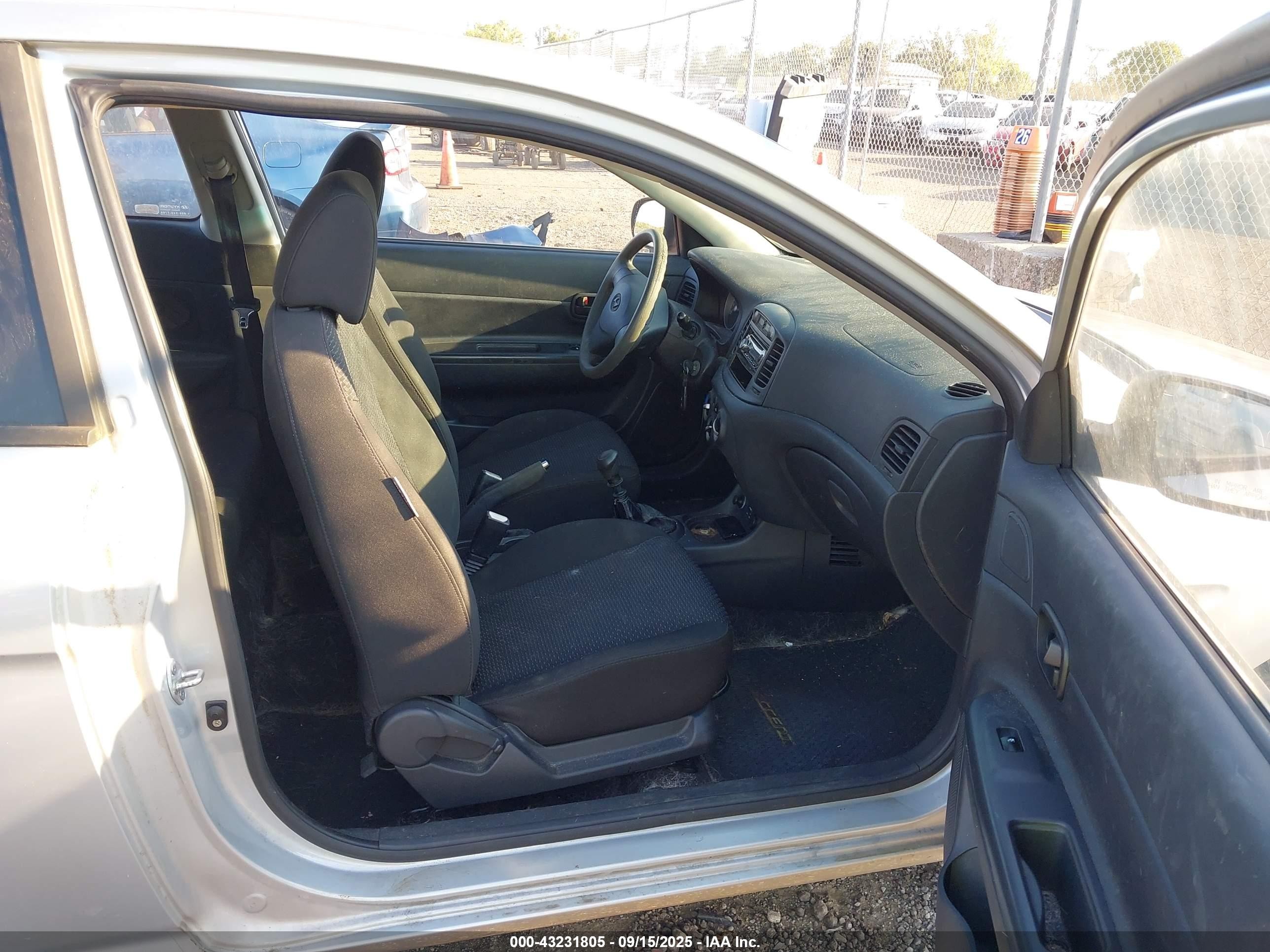 2011 Hyundai Accent Gs Silver vin: KMHCM3AC8BU186342