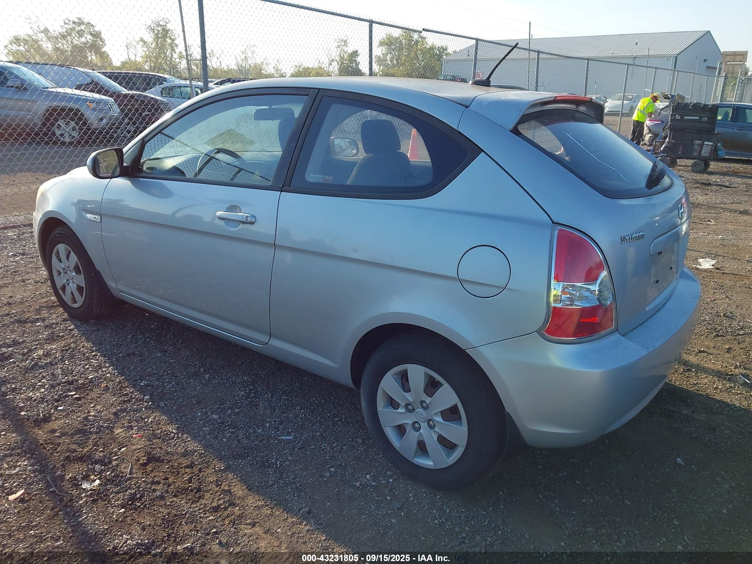 2011 Hyundai Accent Gs Silver vin: KMHCM3AC8BU186342