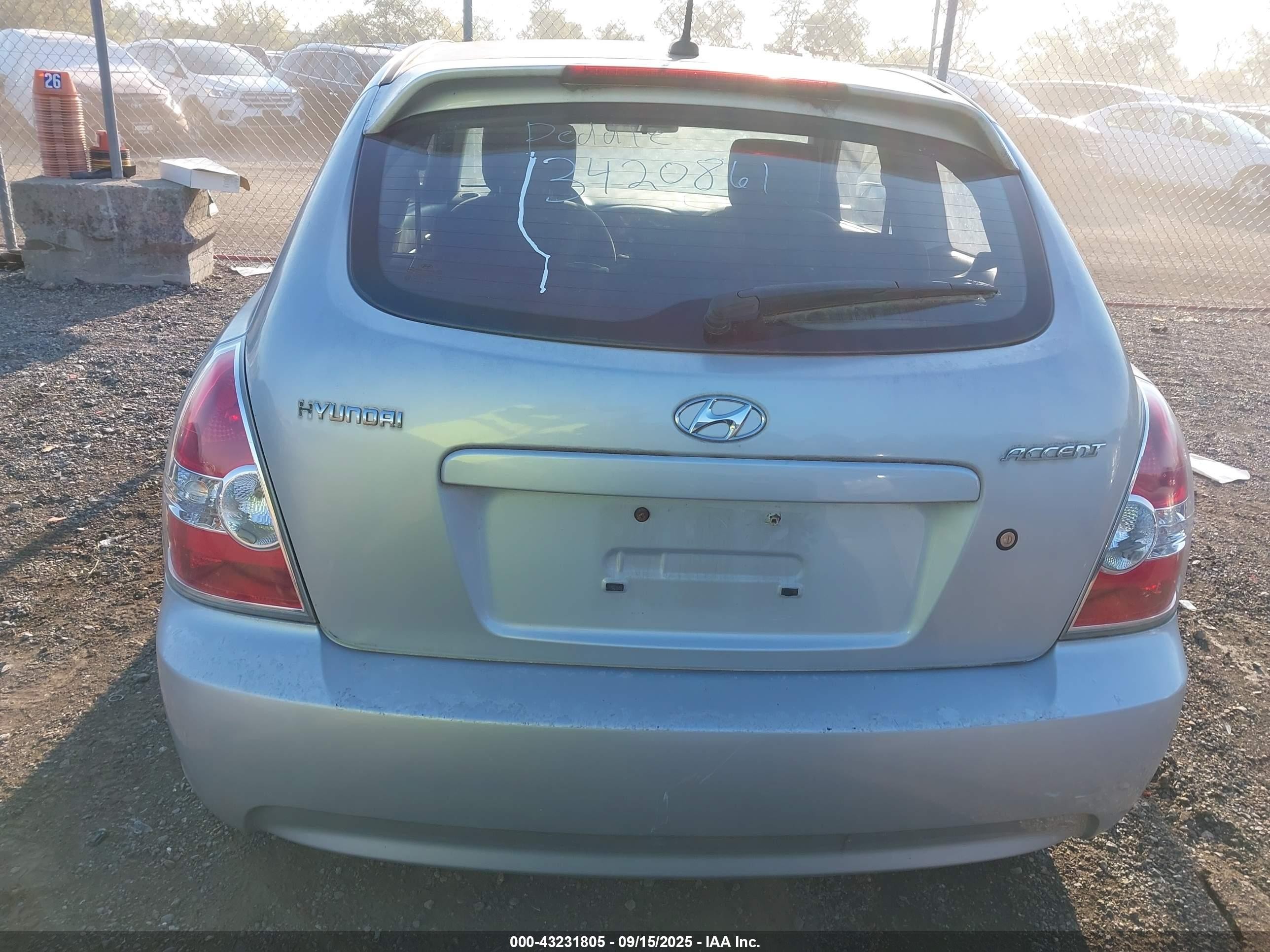 2011 Hyundai Accent Gs Silver vin: KMHCM3AC8BU186342