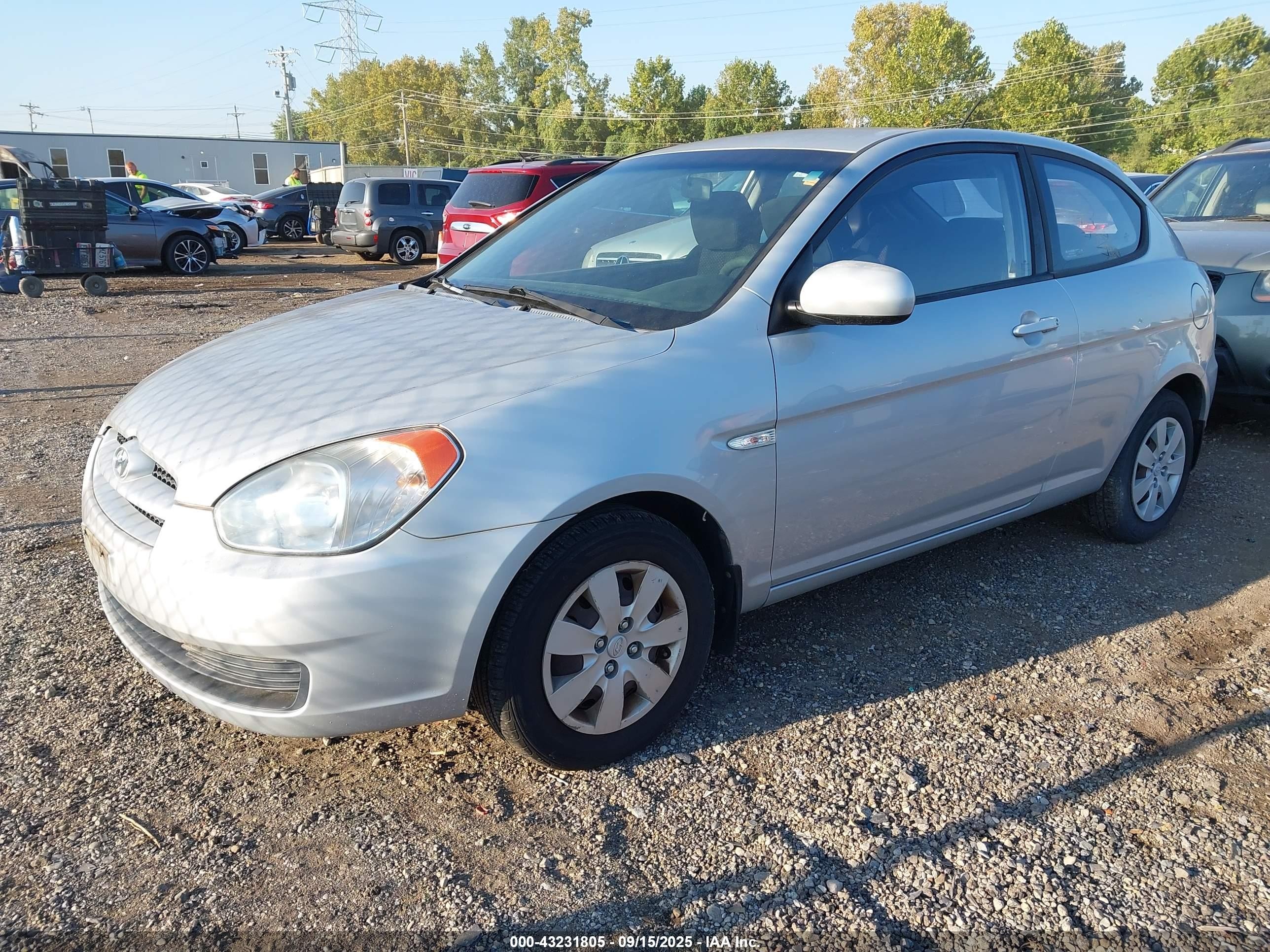 2011 Hyundai Accent Gs Silver vin: KMHCM3AC8BU186342