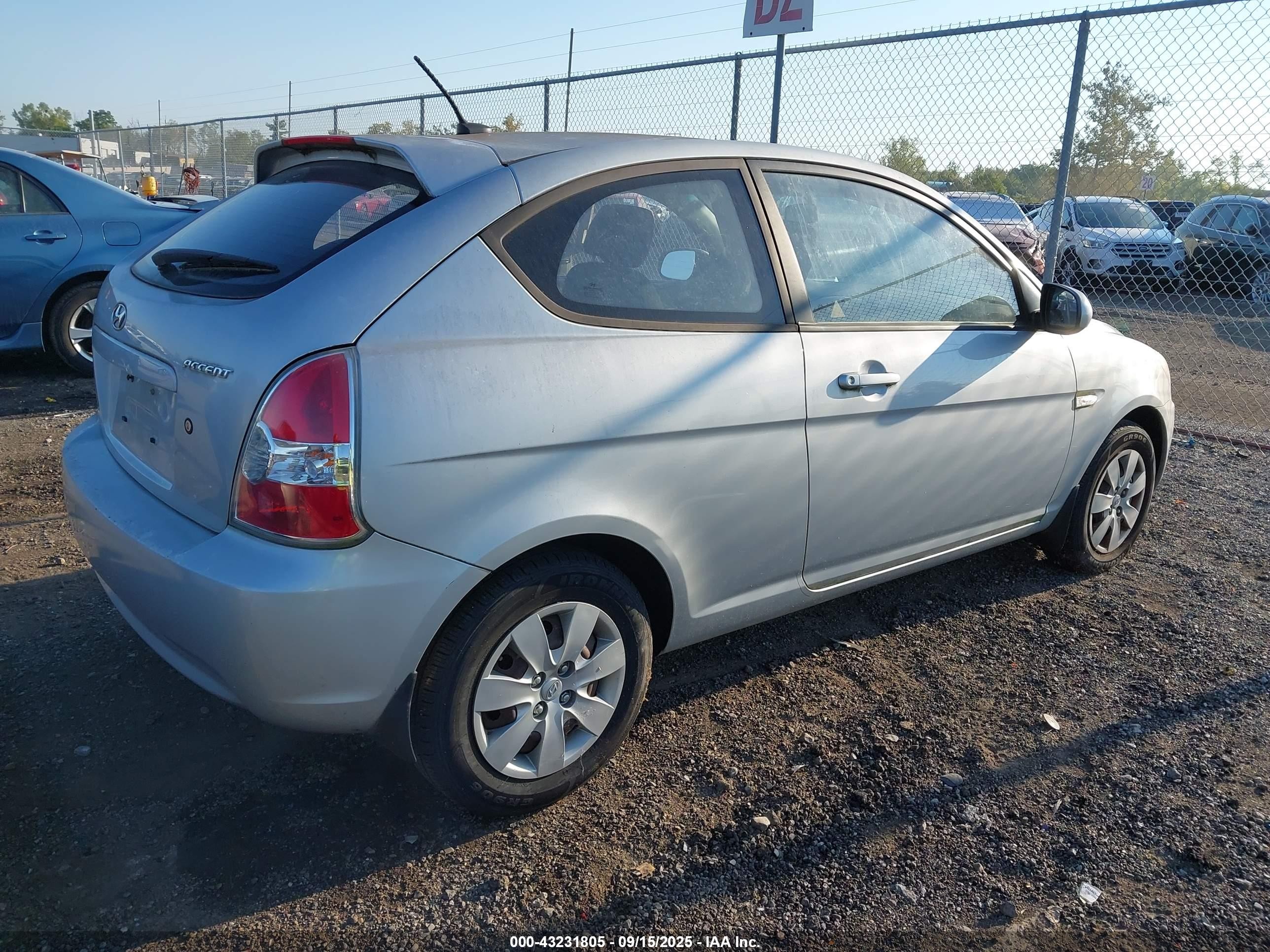 2011 Hyundai Accent Gs Silver vin: KMHCM3AC8BU186342