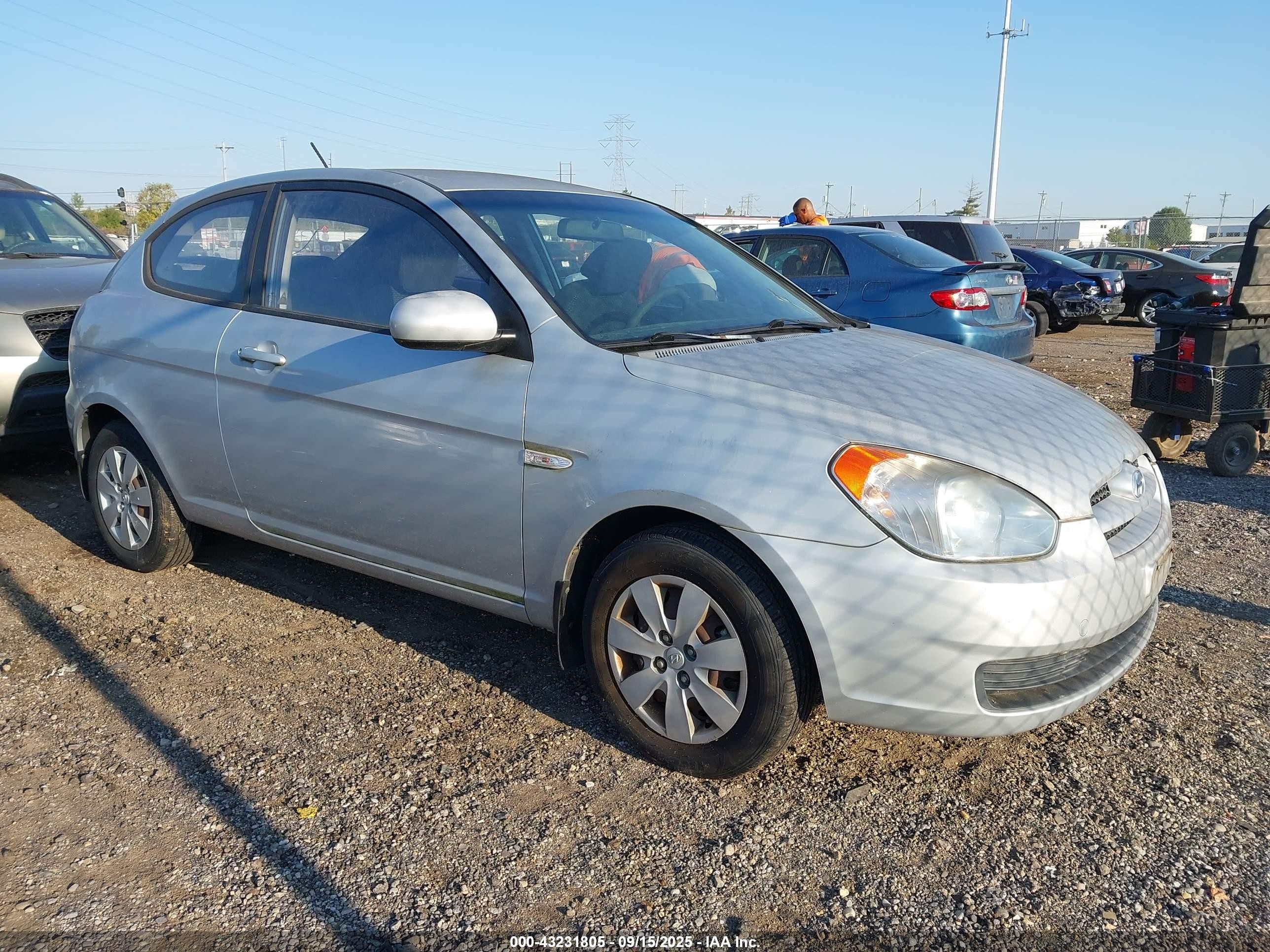 2011 Hyundai Accent Gs Silver vin: KMHCM3AC8BU186342