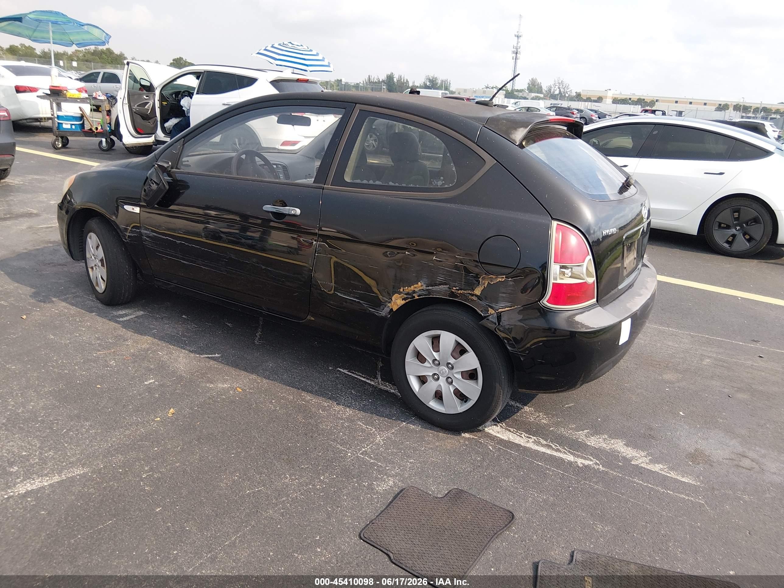 2011 Hyundai Accent Gs Black vin: KMHCM3AC8BU199785