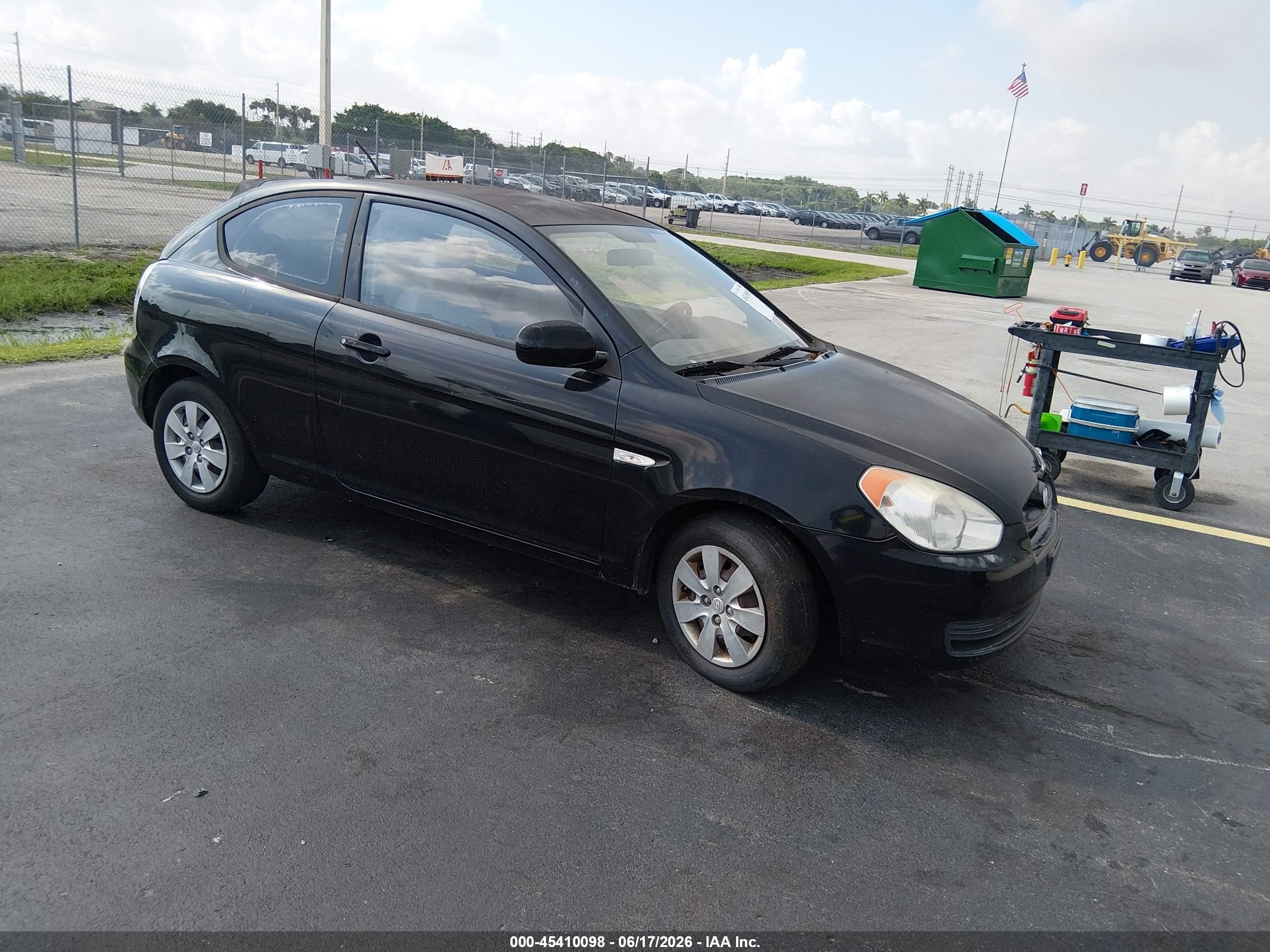 2011 Hyundai Accent Gs Black vin: KMHCM3AC8BU199785