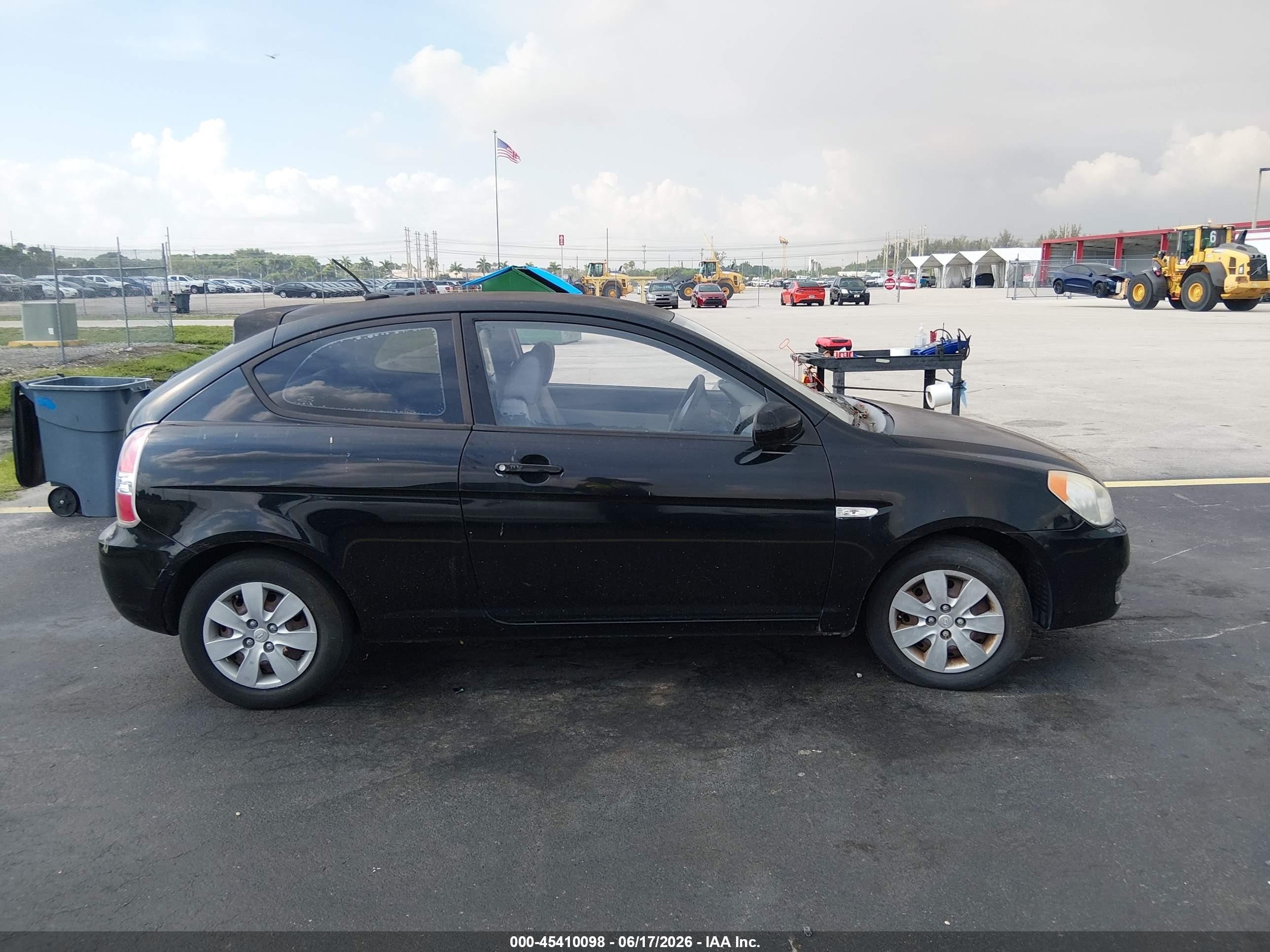 2011 Hyundai Accent Gs Black vin: KMHCM3AC8BU199785