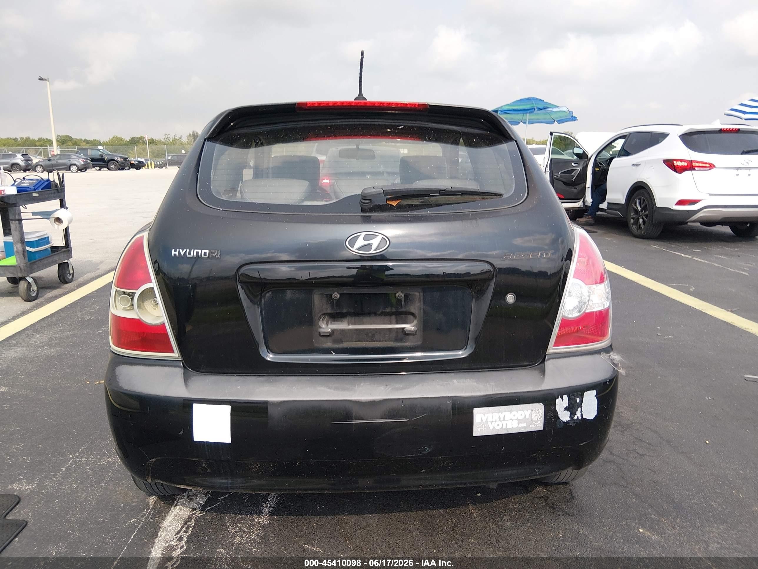 2011 Hyundai Accent Gs Black vin: KMHCM3AC8BU199785
