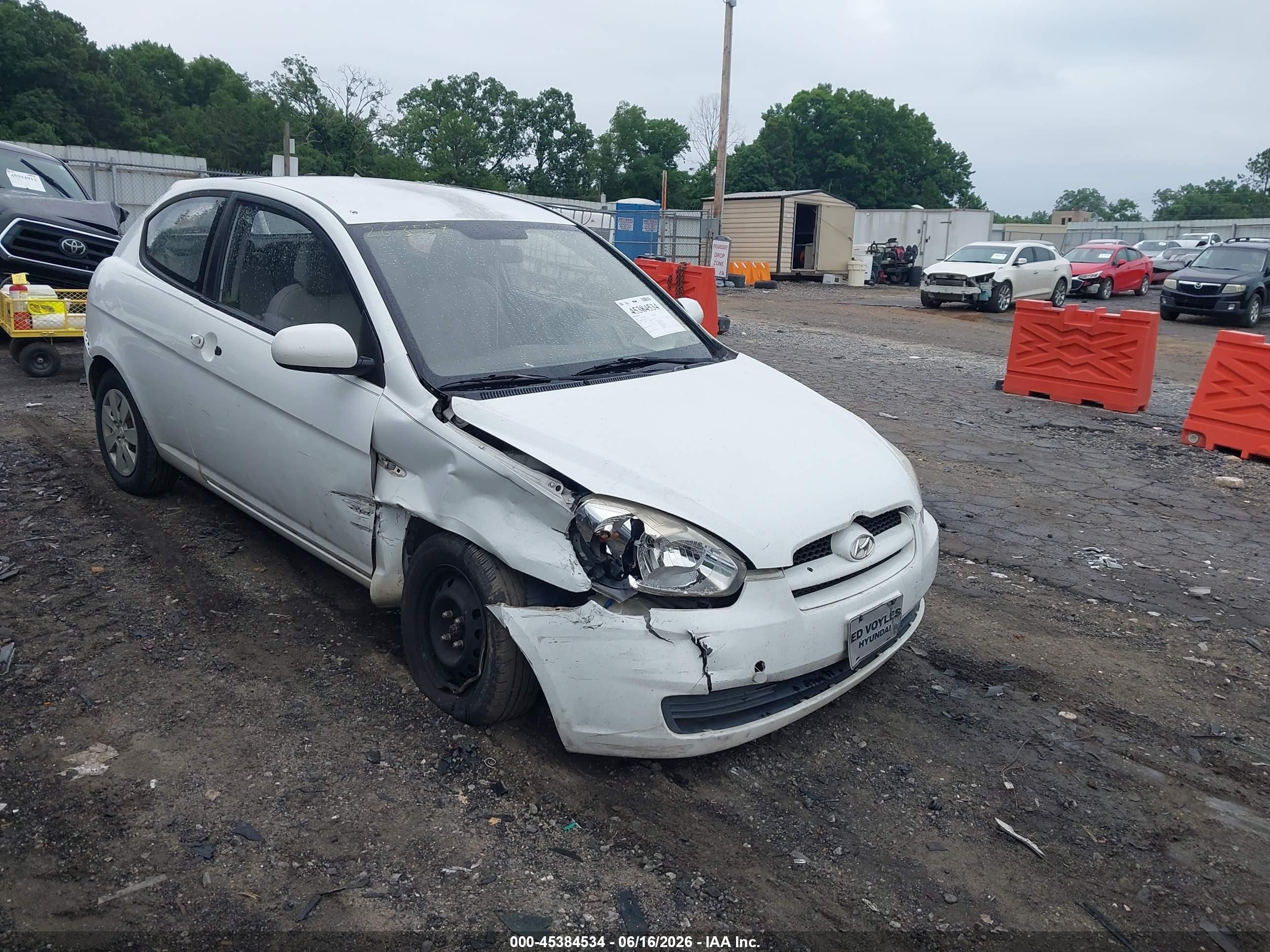 2010 Hyundai Accent Gs White vin: KMHCM3AC9AU156992