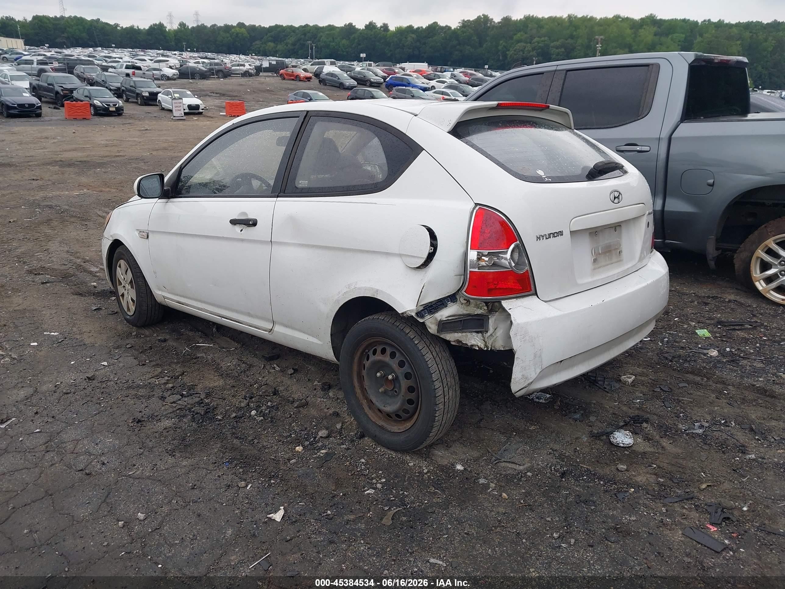 2010 Hyundai Accent Gs White vin: KMHCM3AC9AU156992
