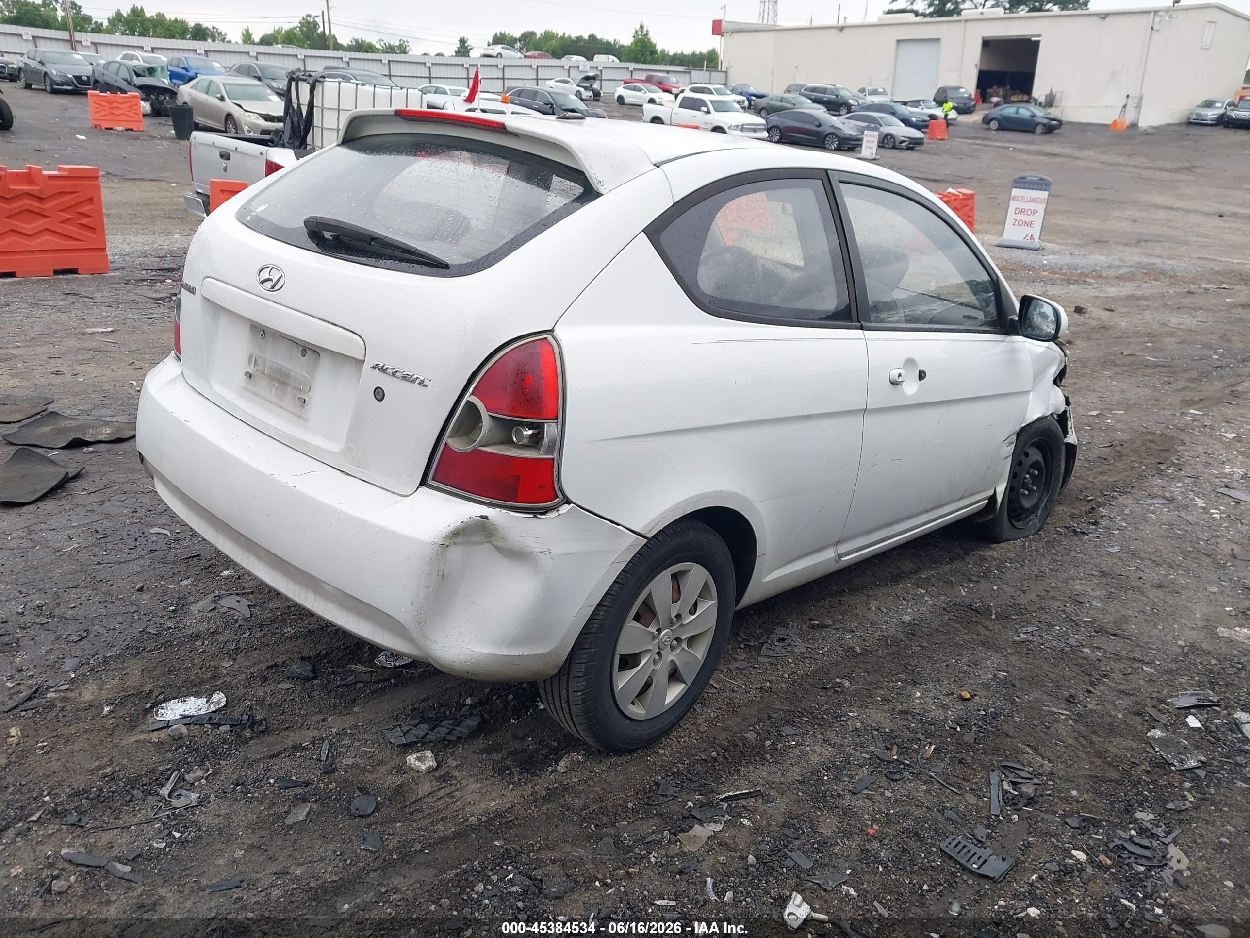 2010 Hyundai Accent Gs White vin: KMHCM3AC9AU156992