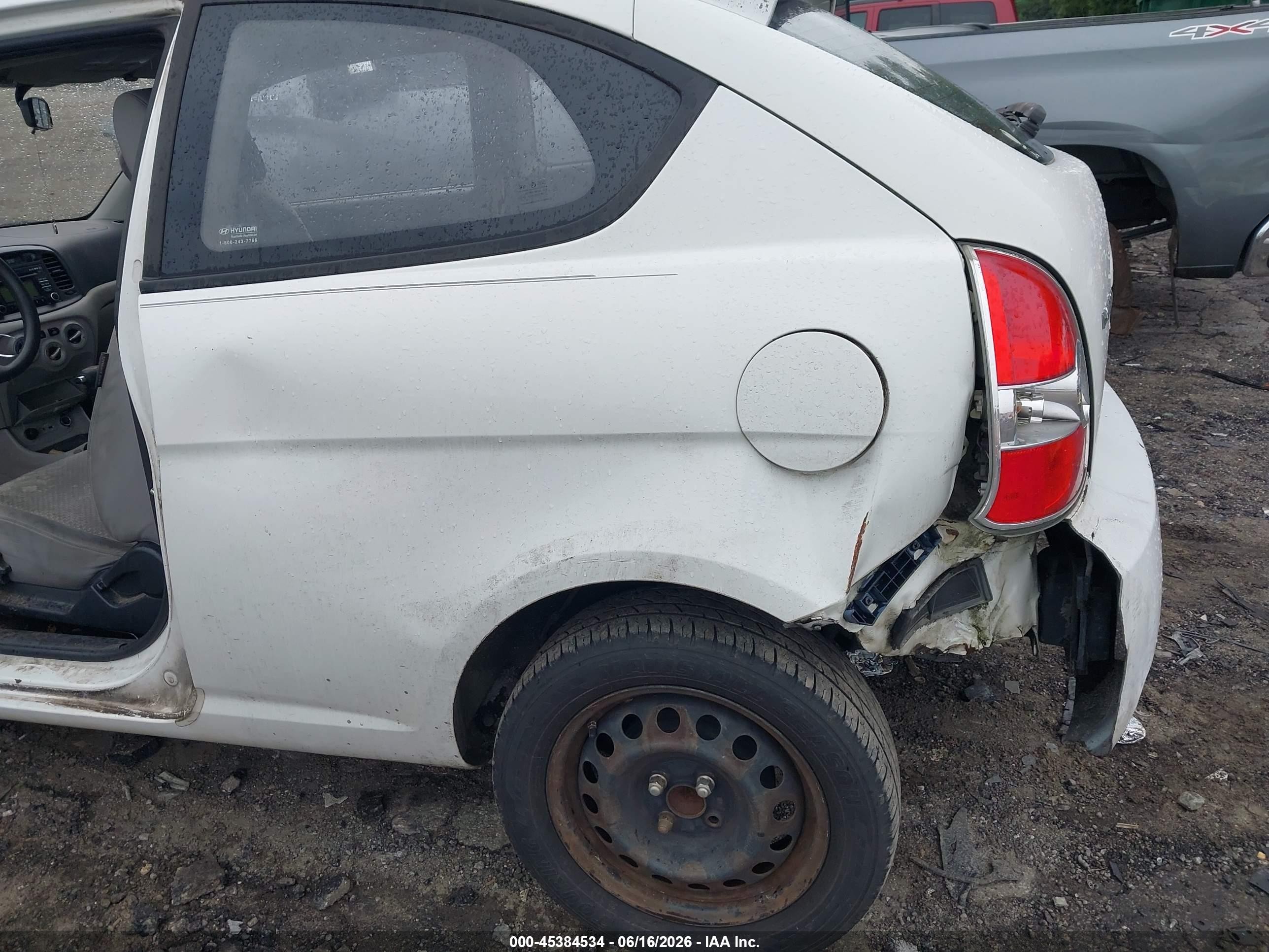 2010 Hyundai Accent Gs White vin: KMHCM3AC9AU156992