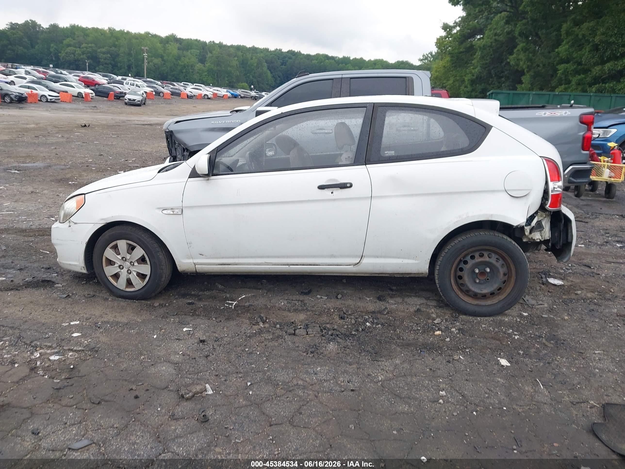 2010 Hyundai Accent Gs White vin: KMHCM3AC9AU156992