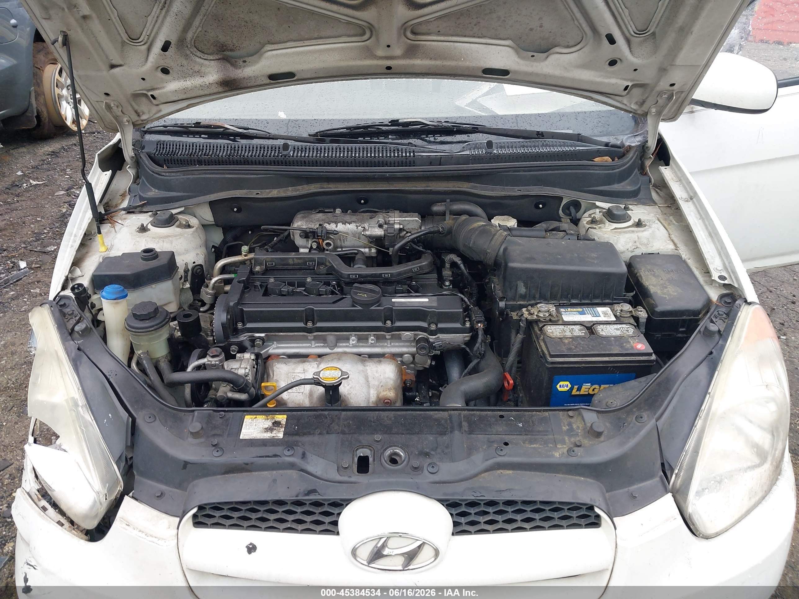 2010 Hyundai Accent Gs White vin: KMHCM3AC9AU156992