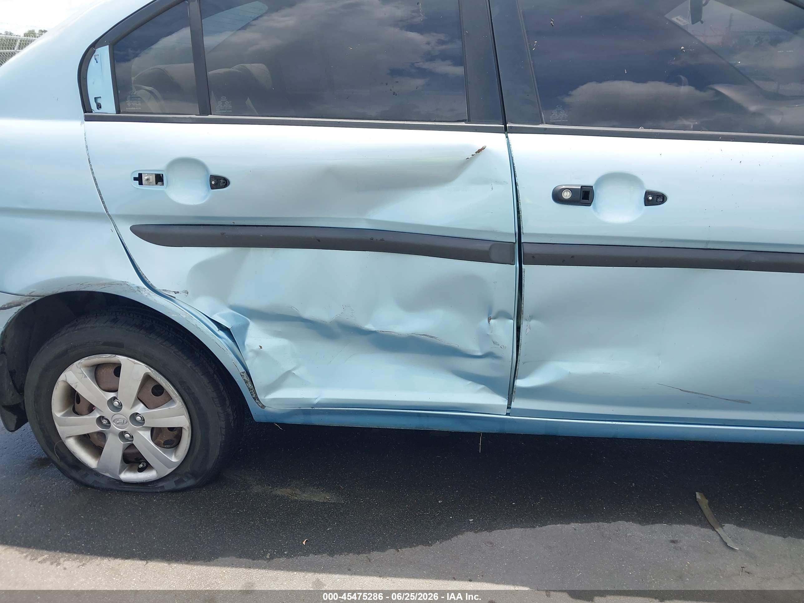 2009 Hyundai Accent Gls Light Blue vin: KMHCM46CX9U293837