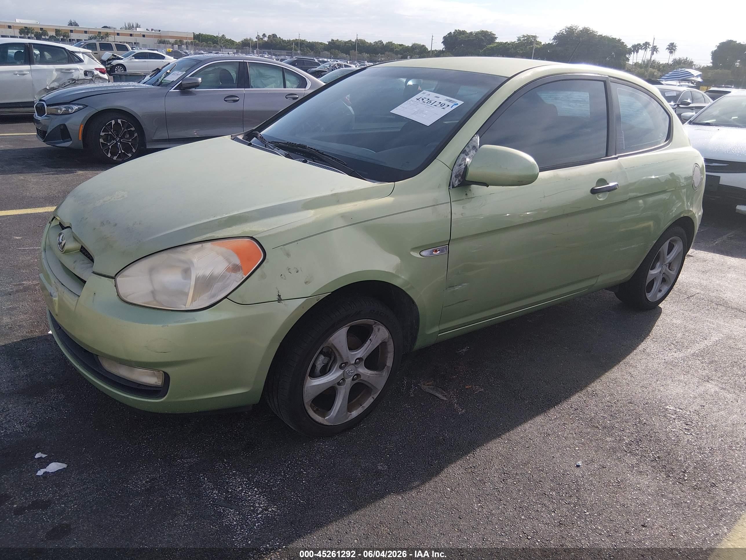 2008 Hyundai Accent Se Green vin: KMHCN36C18U083956