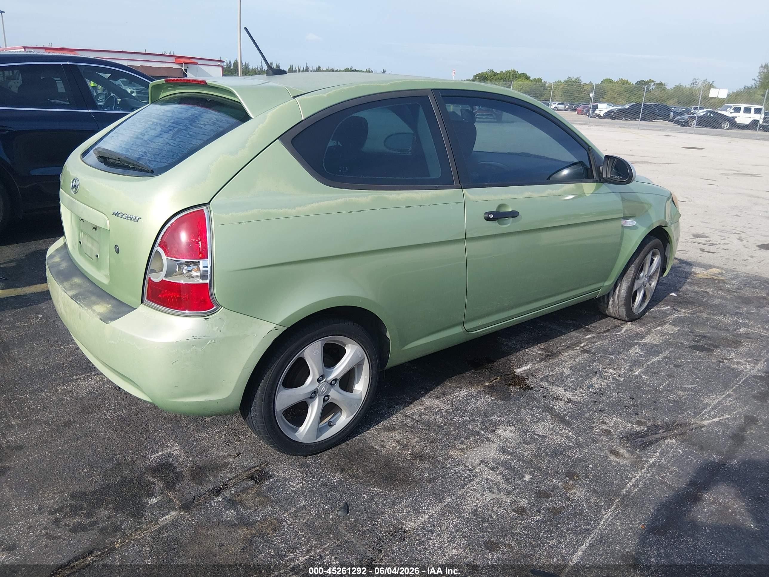 2008 Hyundai Accent Se Green vin: KMHCN36C18U083956