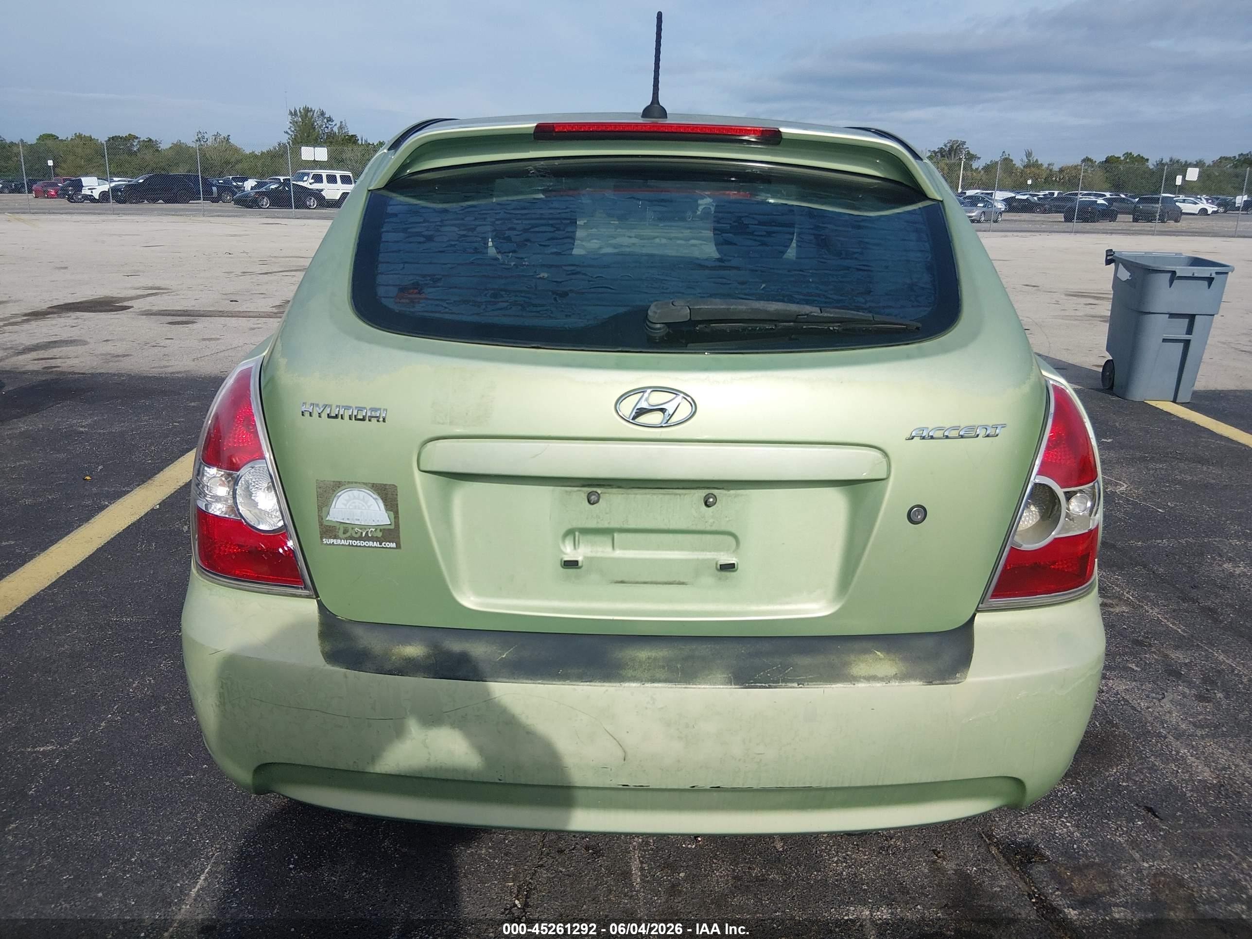 2008 Hyundai Accent Se Green vin: KMHCN36C18U083956