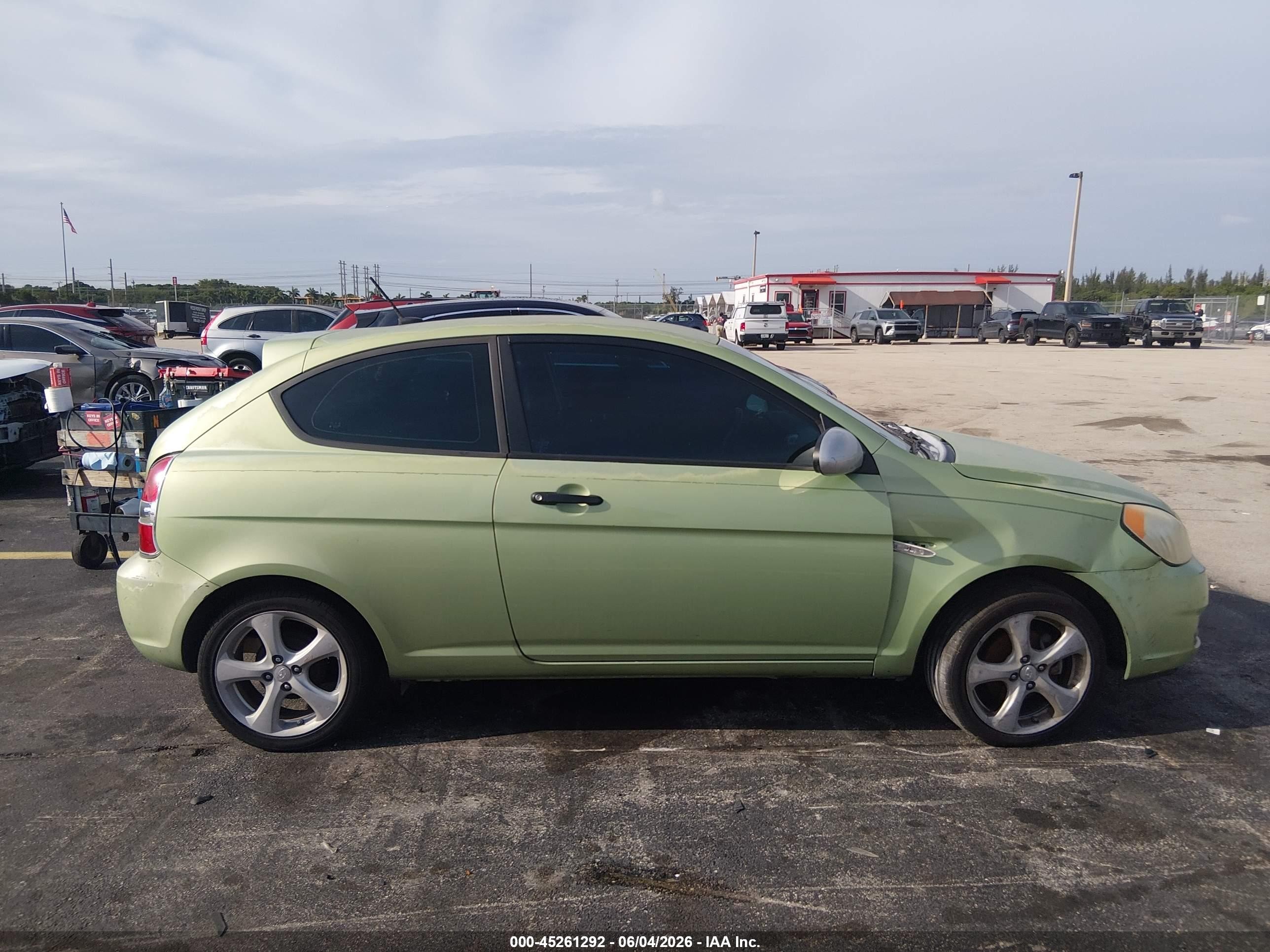 2008 Hyundai Accent Se Green vin: KMHCN36C18U083956