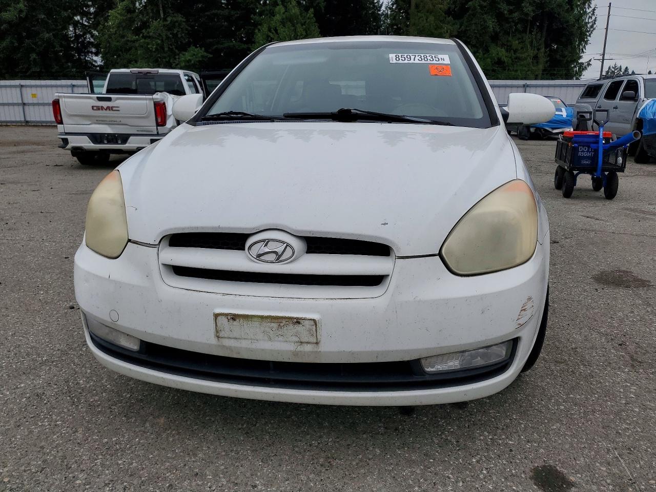 2009 Hyundai Accent Se White vin: KMHCN36C29U134642