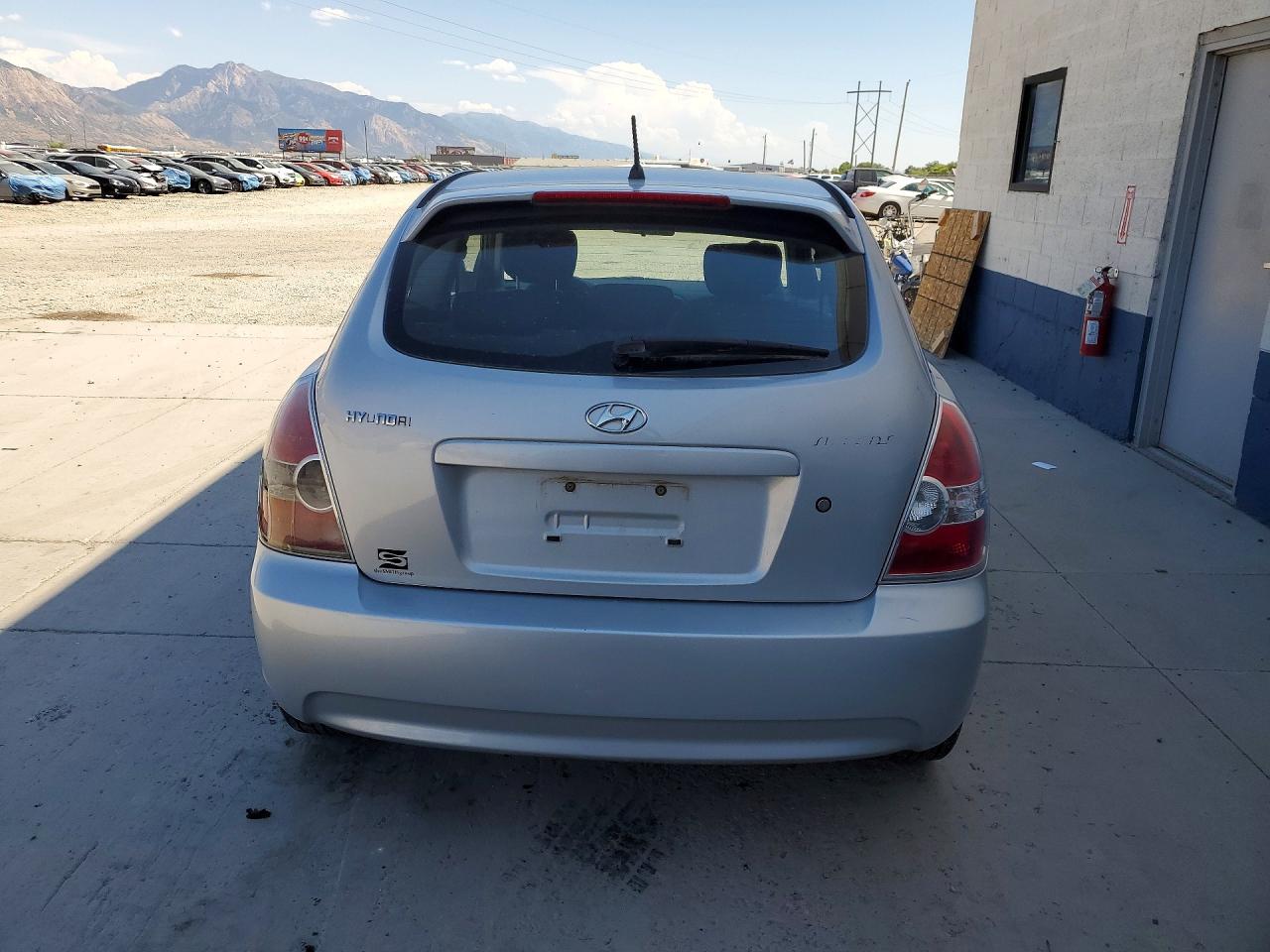 2007 Hyundai Accent Silver vin: KMHCN36C47U012314