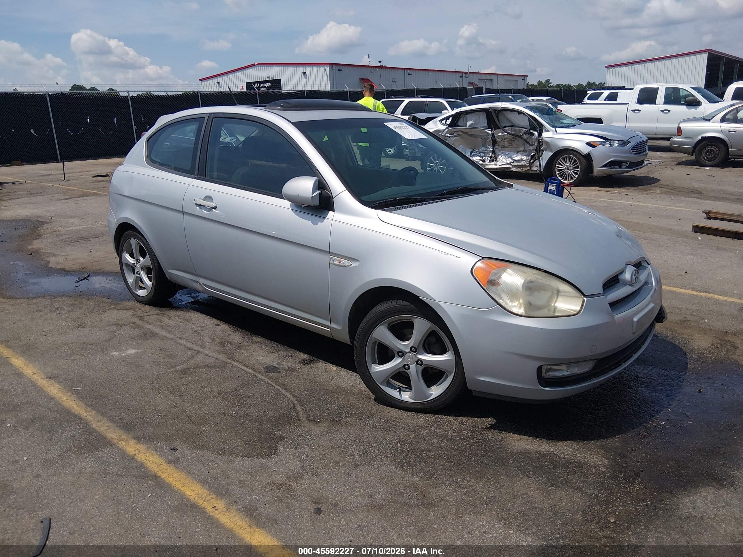 2007 Hyundai Accent Se Белый vin: KMHCN36C97U004807