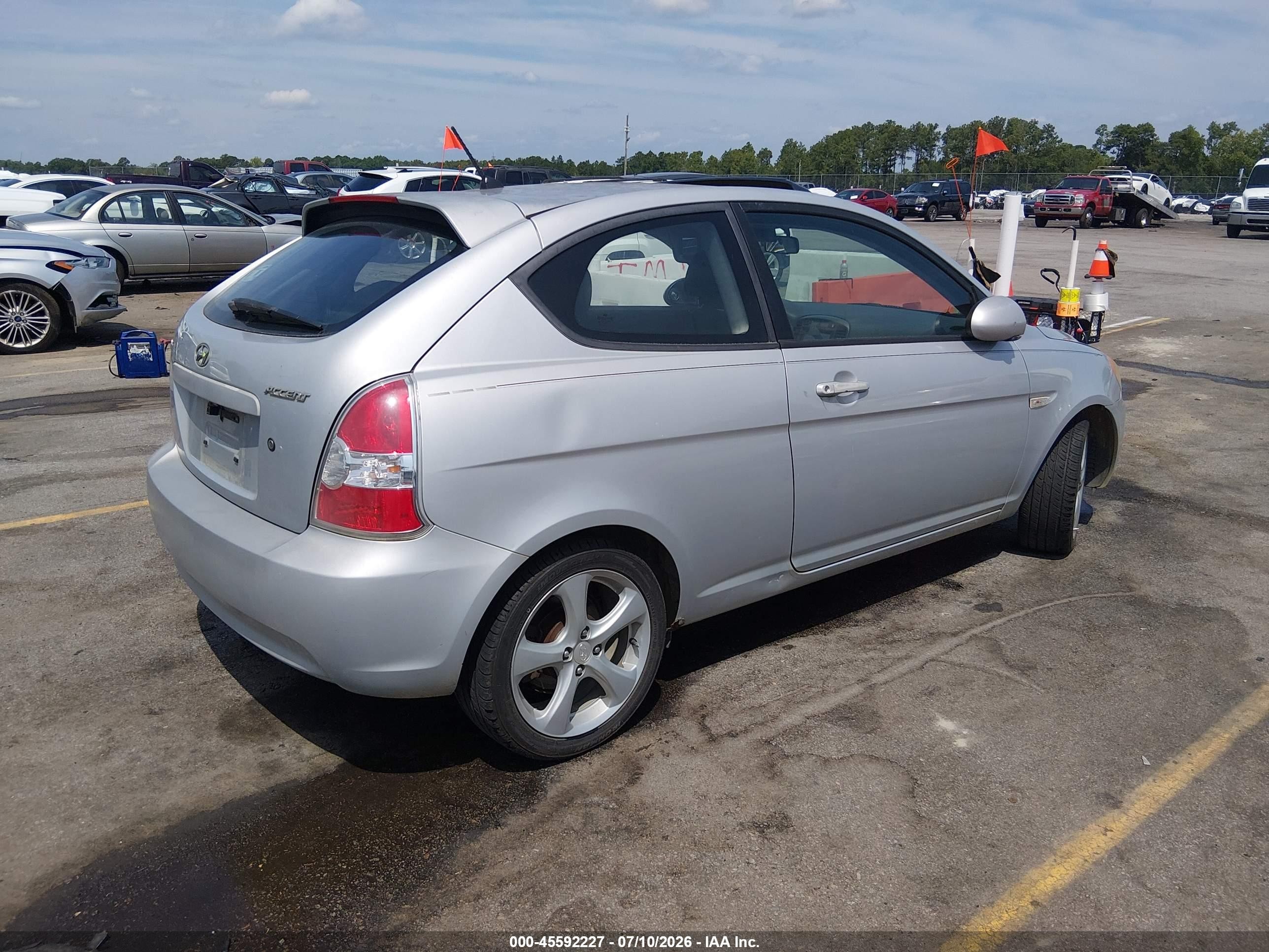 2007 Hyundai Accent Se Белый vin: KMHCN36C97U004807