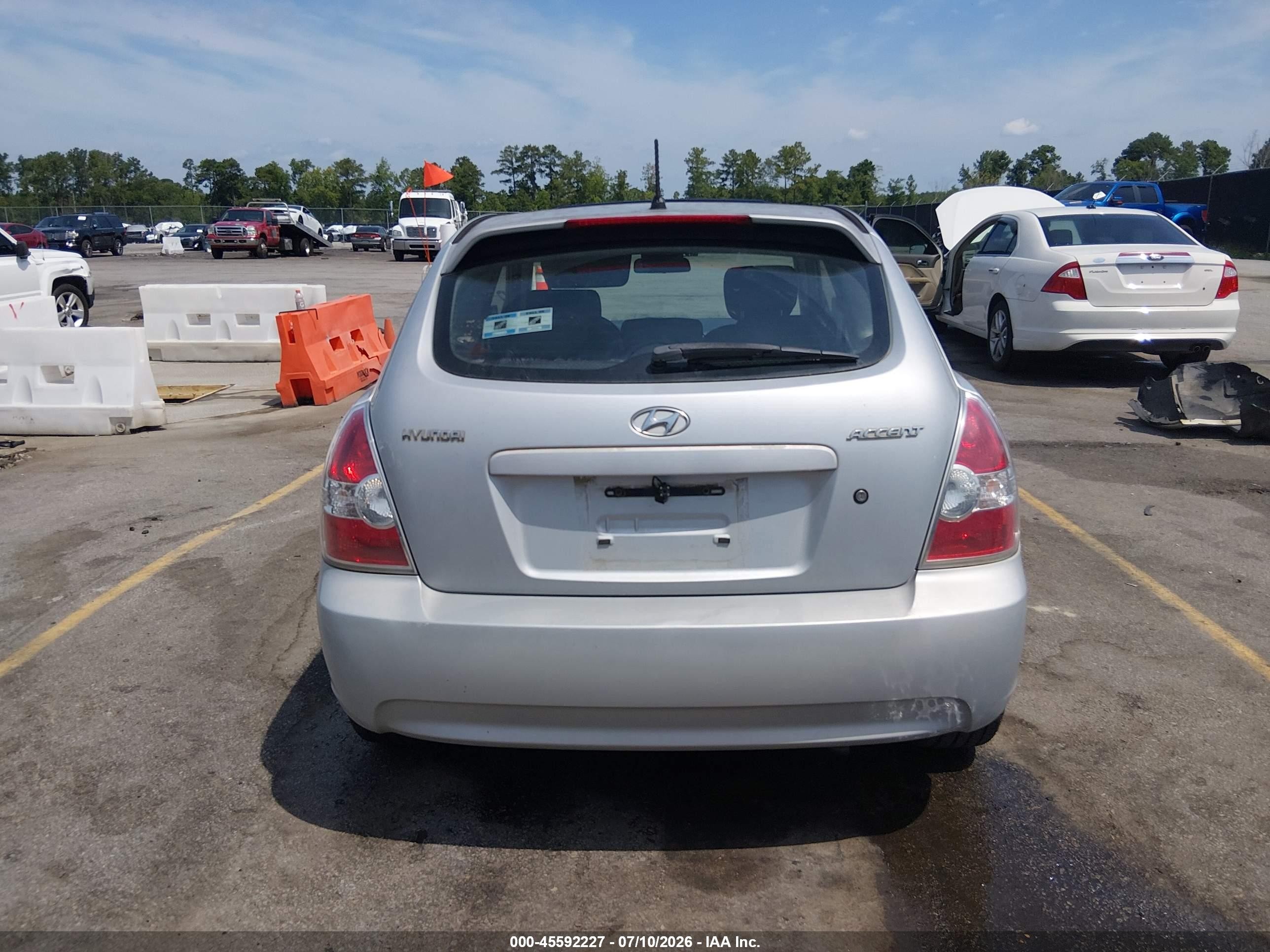 2007 Hyundai Accent Se Белый vin: KMHCN36C97U004807
