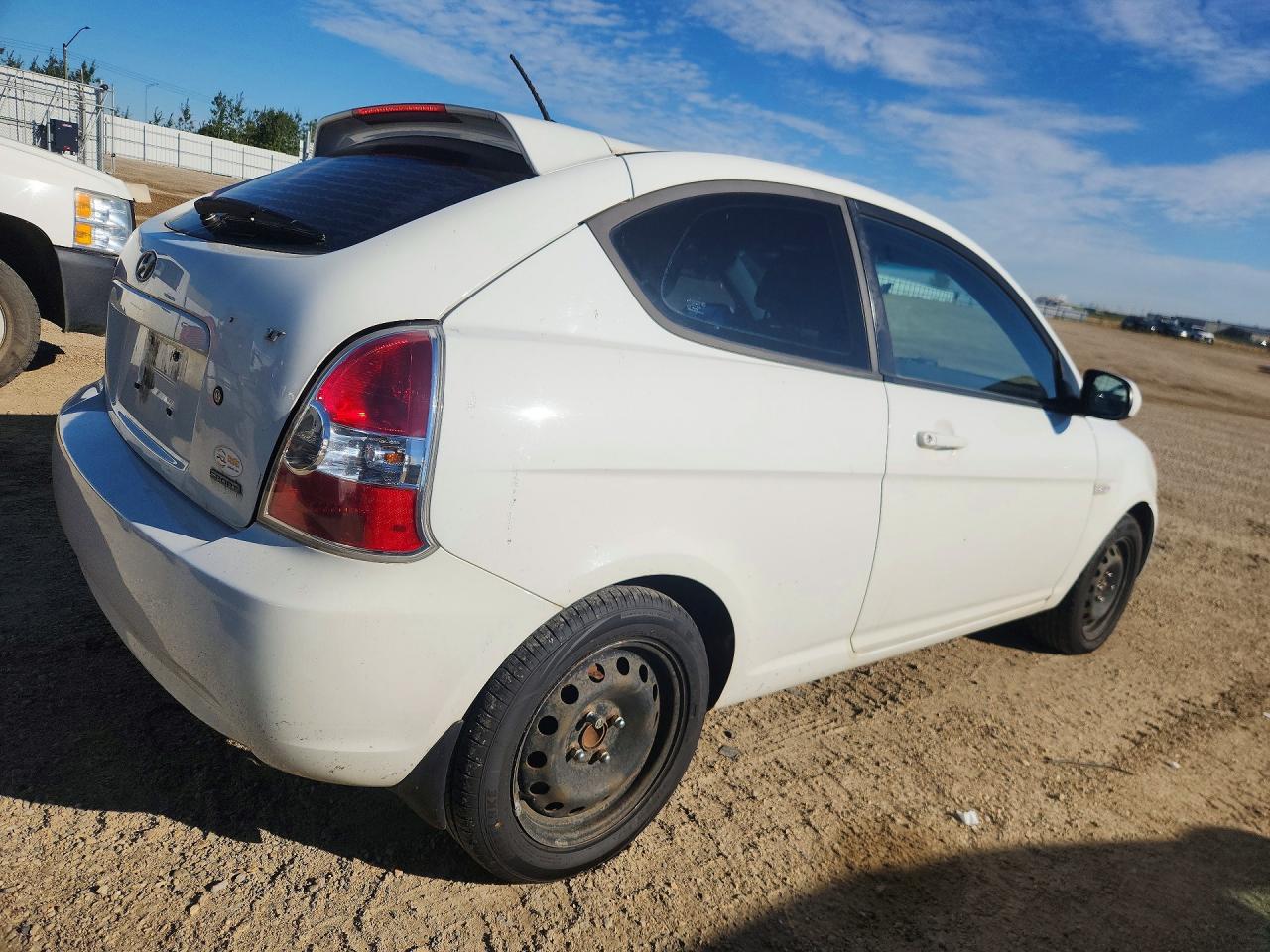 2011 Hyundai Accent Se White vin: KMHCN3BCXBU204335