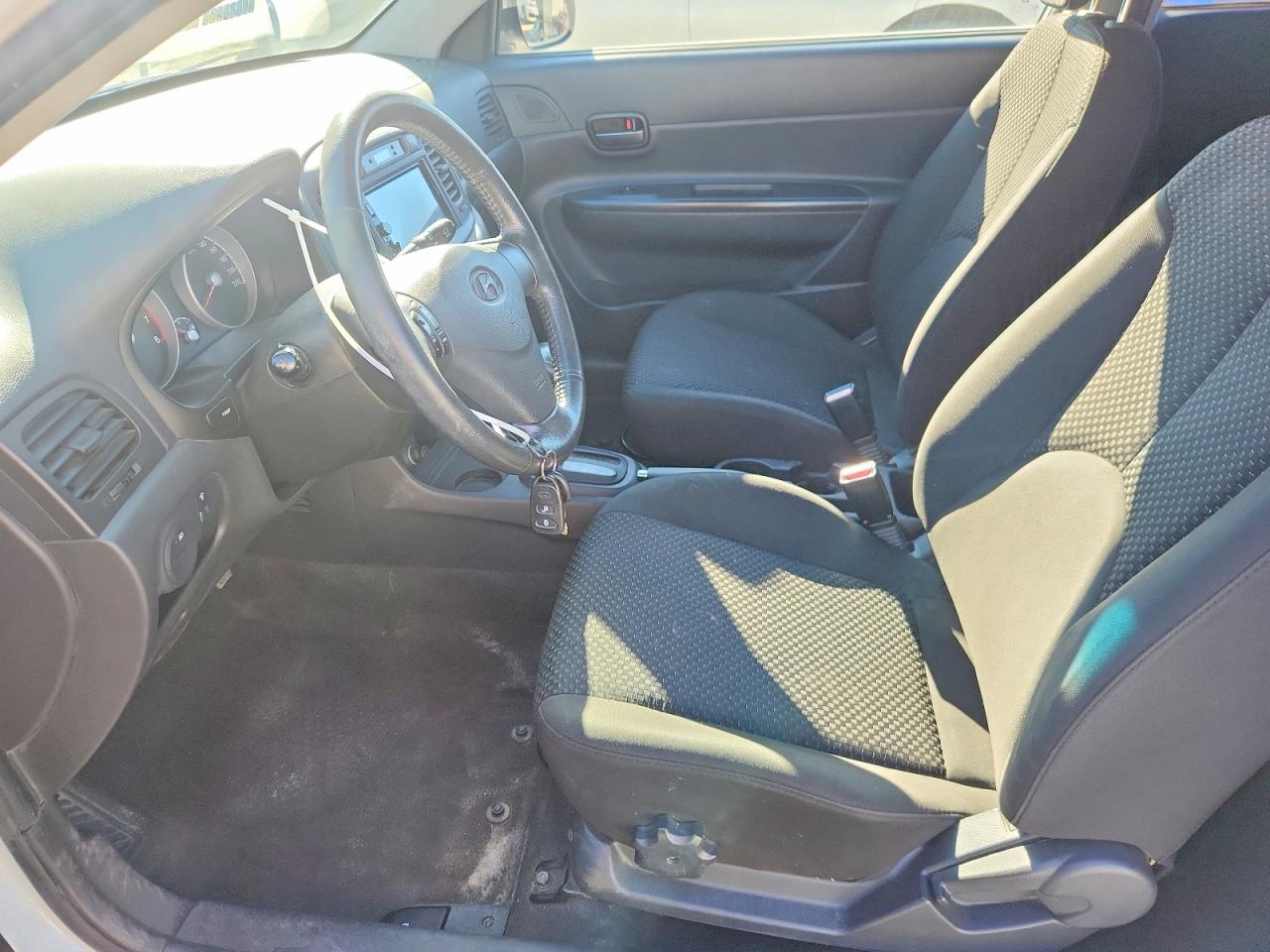 2011 Hyundai Accent Se White vin: KMHCN3BCXBU204335