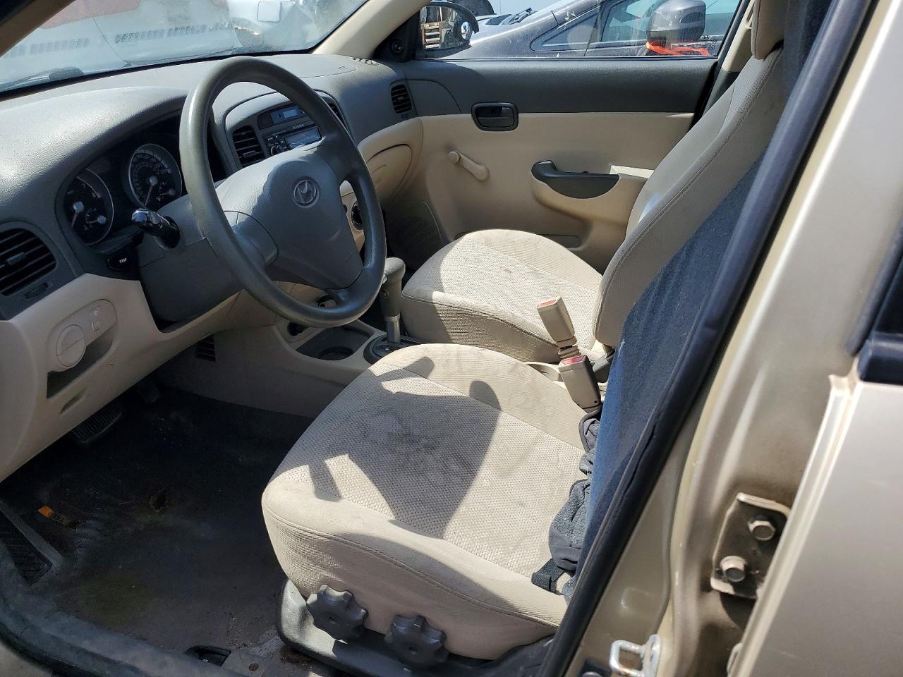 2008 Hyundai Accent Gls Beige vin: KMHCN45C18U237329