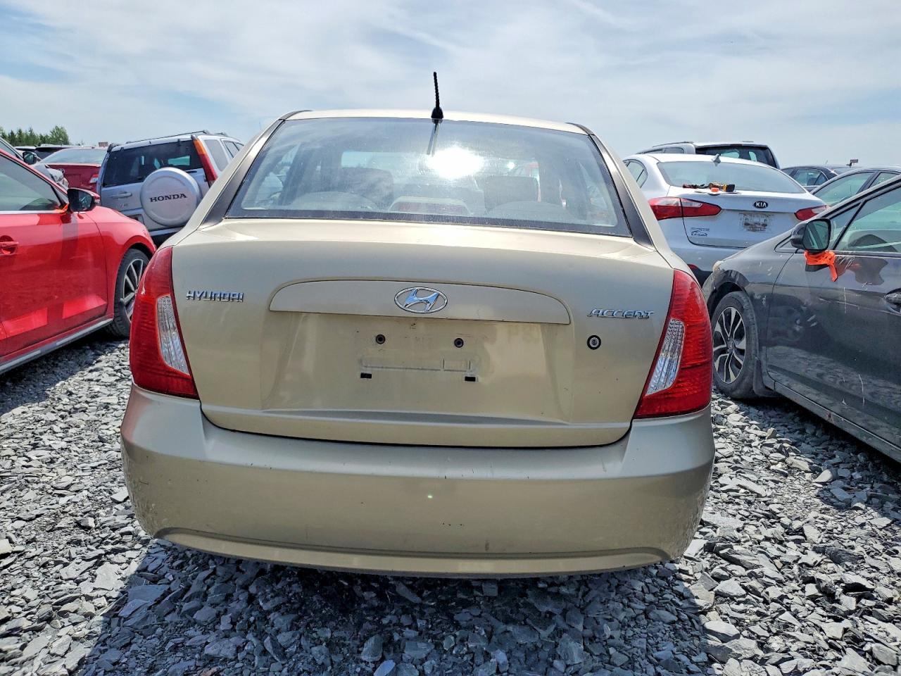 2008 Hyundai Accent Gls Beige vin: KMHCN45C18U237329