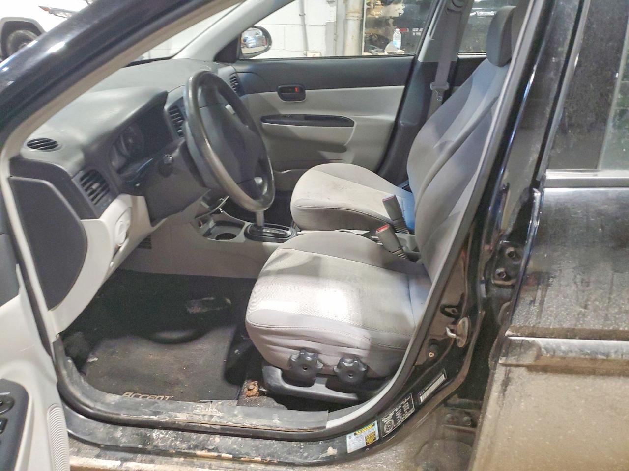2008 Hyundai Accent Gls Two Tone vin: KMHCN45C38U225022