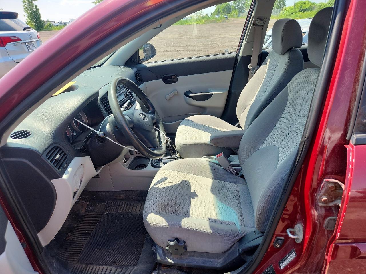 2009 Hyundai Accent Gl Red vin: KMHCN45C79U348260