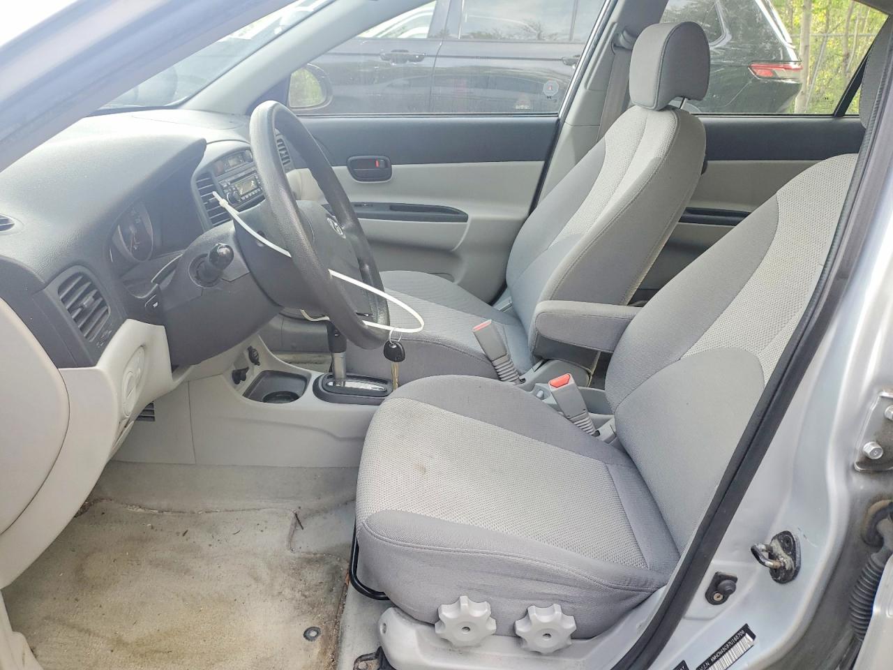 2007 Hyundai Accent Gls Серебряный vin: KMHCN45C87U165706