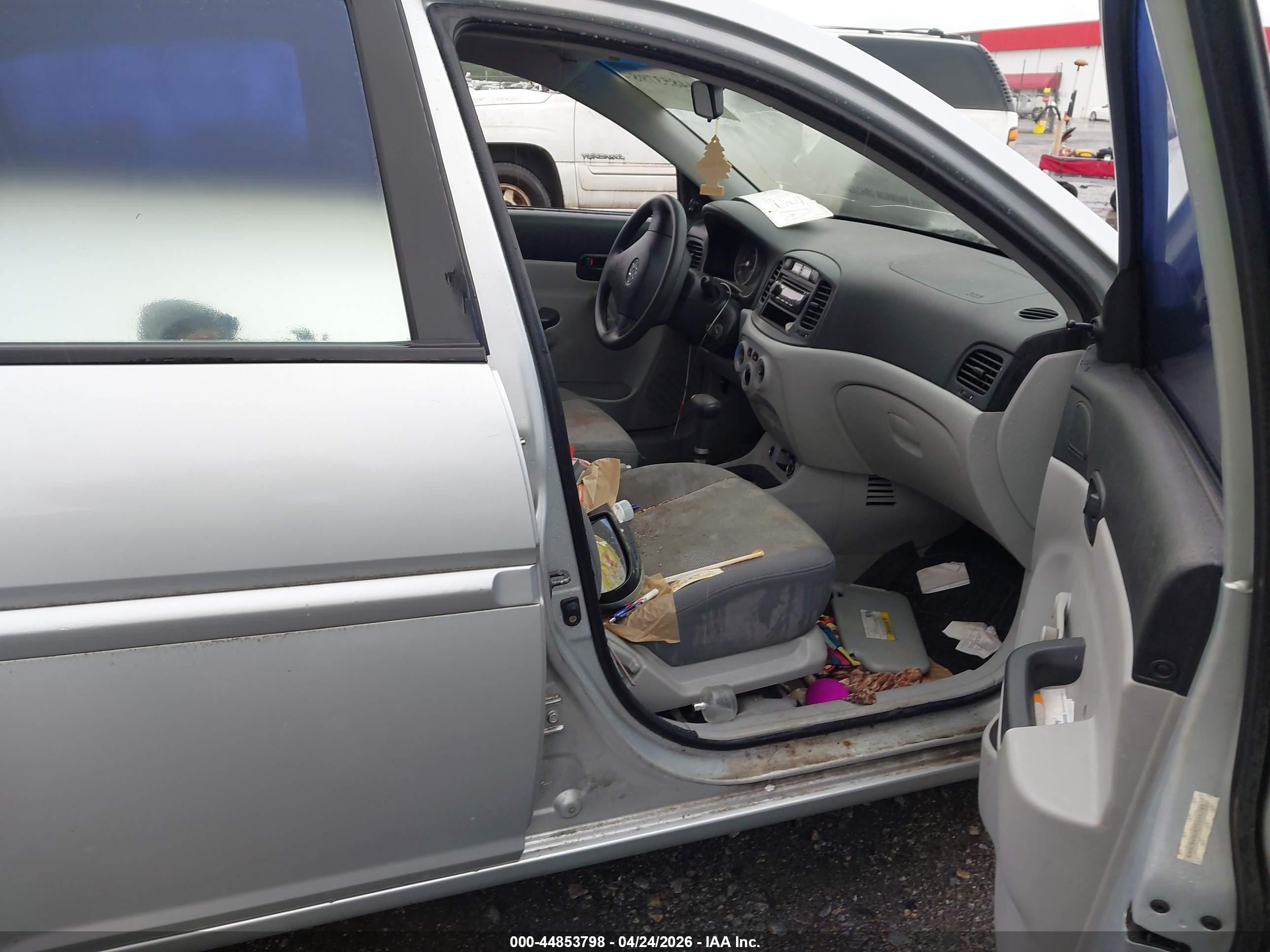 2007 Hyundai Accent Gls Silver vin: KMHCN46C07U155167