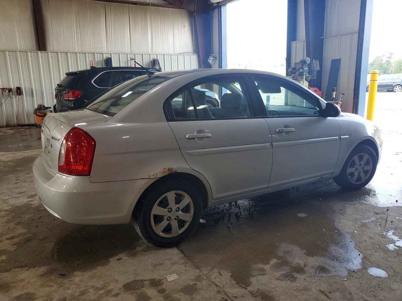 2009 Hyundai Accent Gls Silver vin: KMHCN46C09U340774