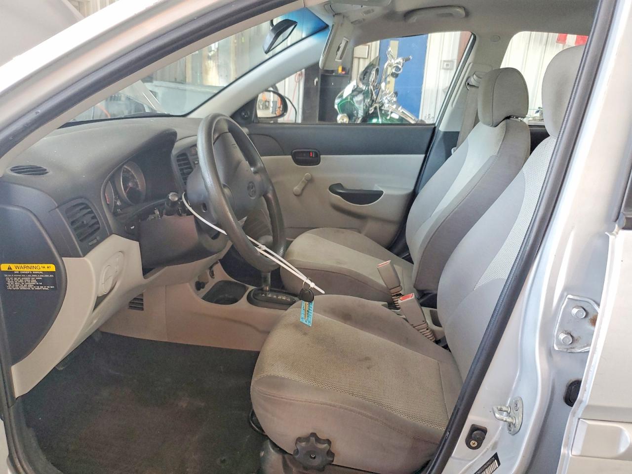 2009 Hyundai Accent Gls Silver vin: KMHCN46C09U340774