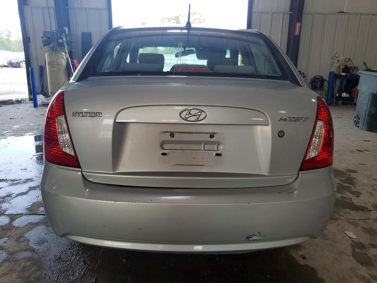 2009 Hyundai Accent Gls Silver vin: KMHCN46C09U340774