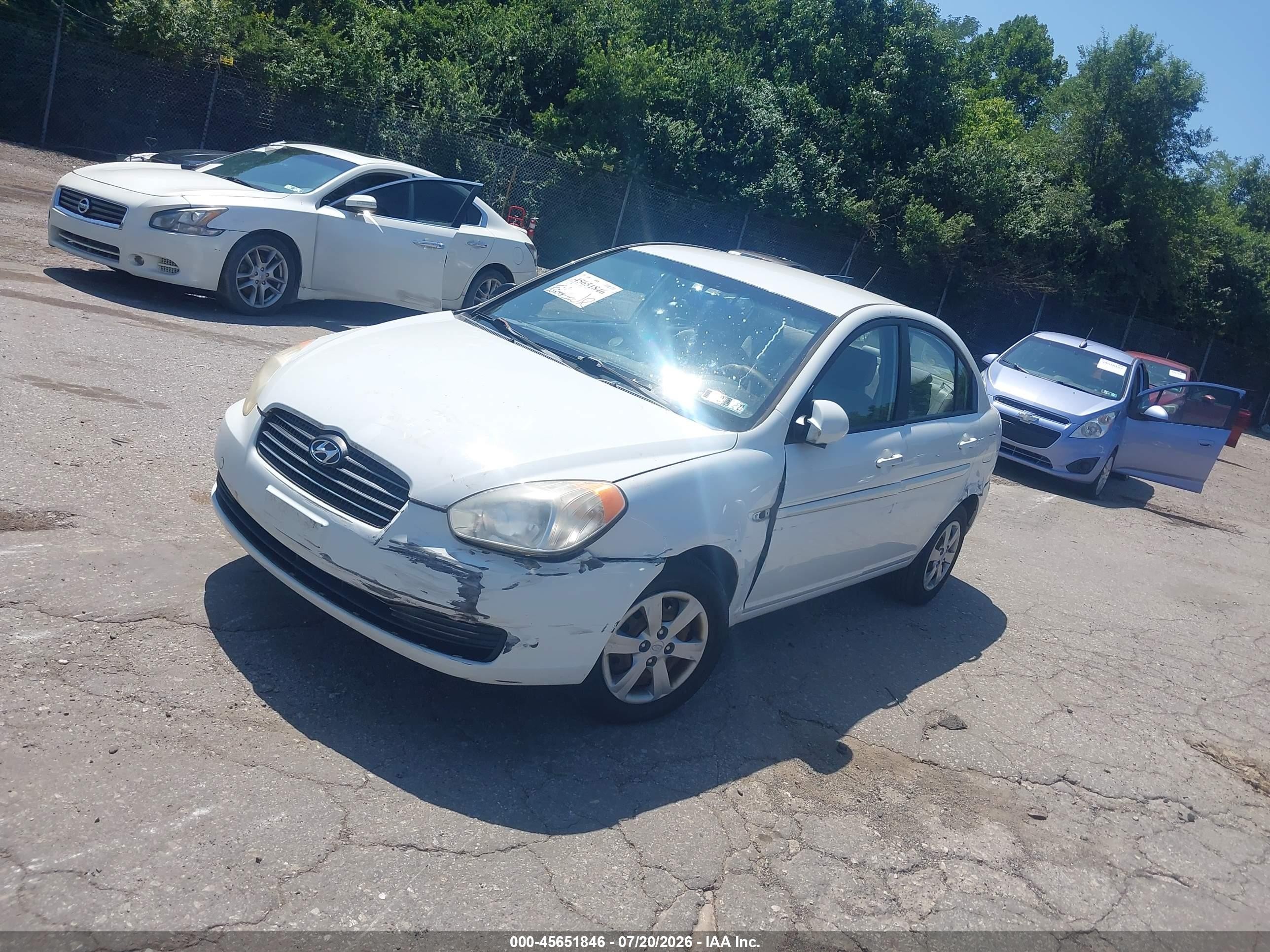 2009 Hyundai Accent Gls Белый vin: KMHCN46C19U321196