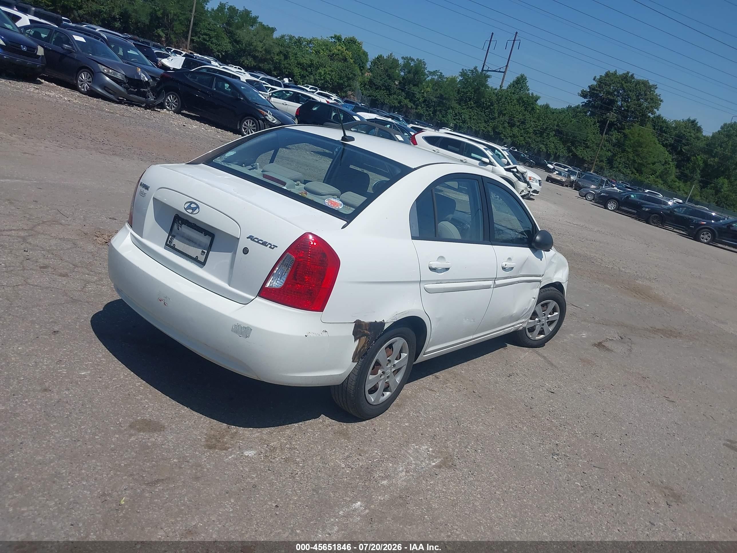 2009 Hyundai Accent Gls Белый vin: KMHCN46C19U321196