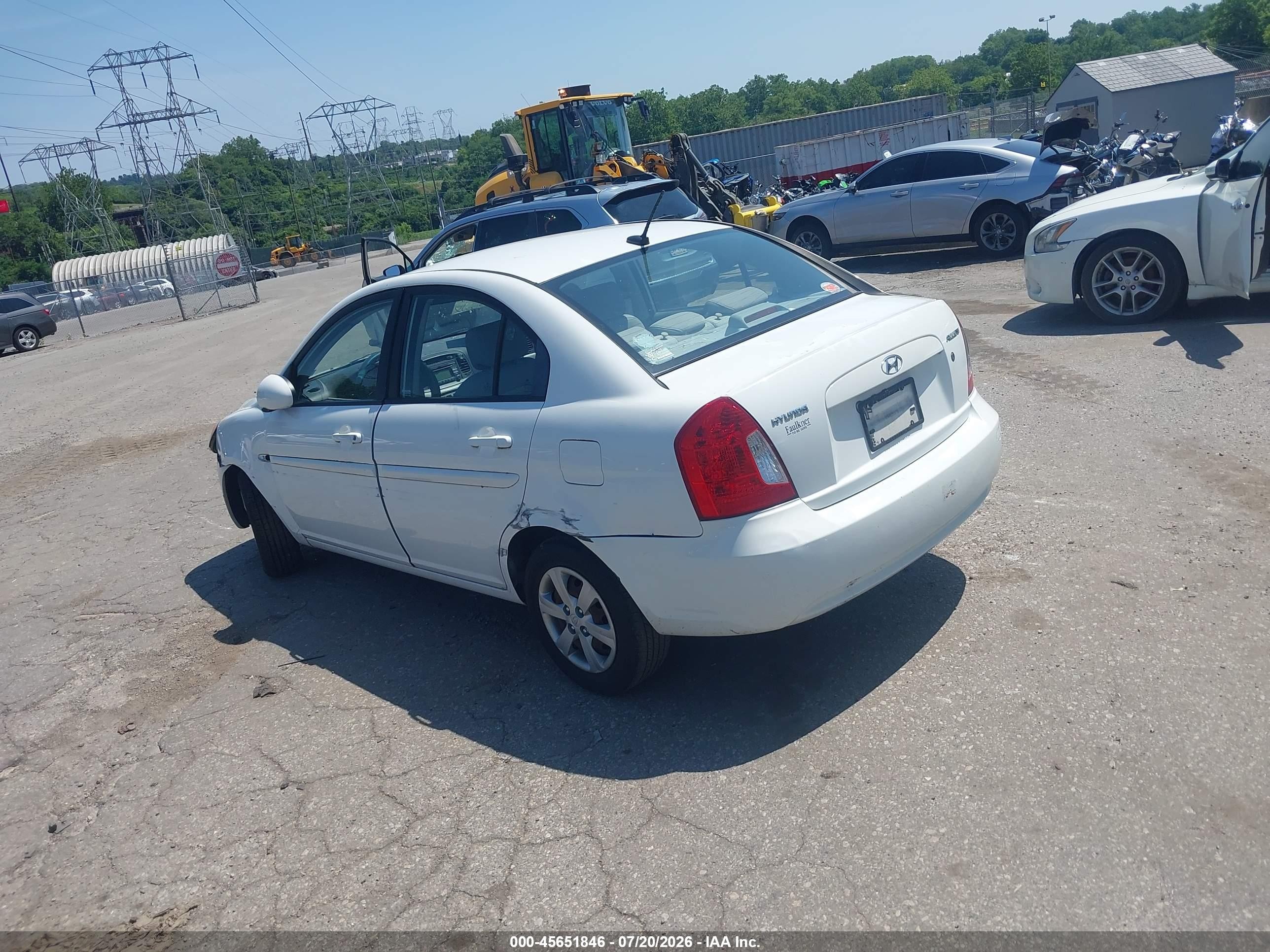 2009 Hyundai Accent Gls Белый vin: KMHCN46C19U321196