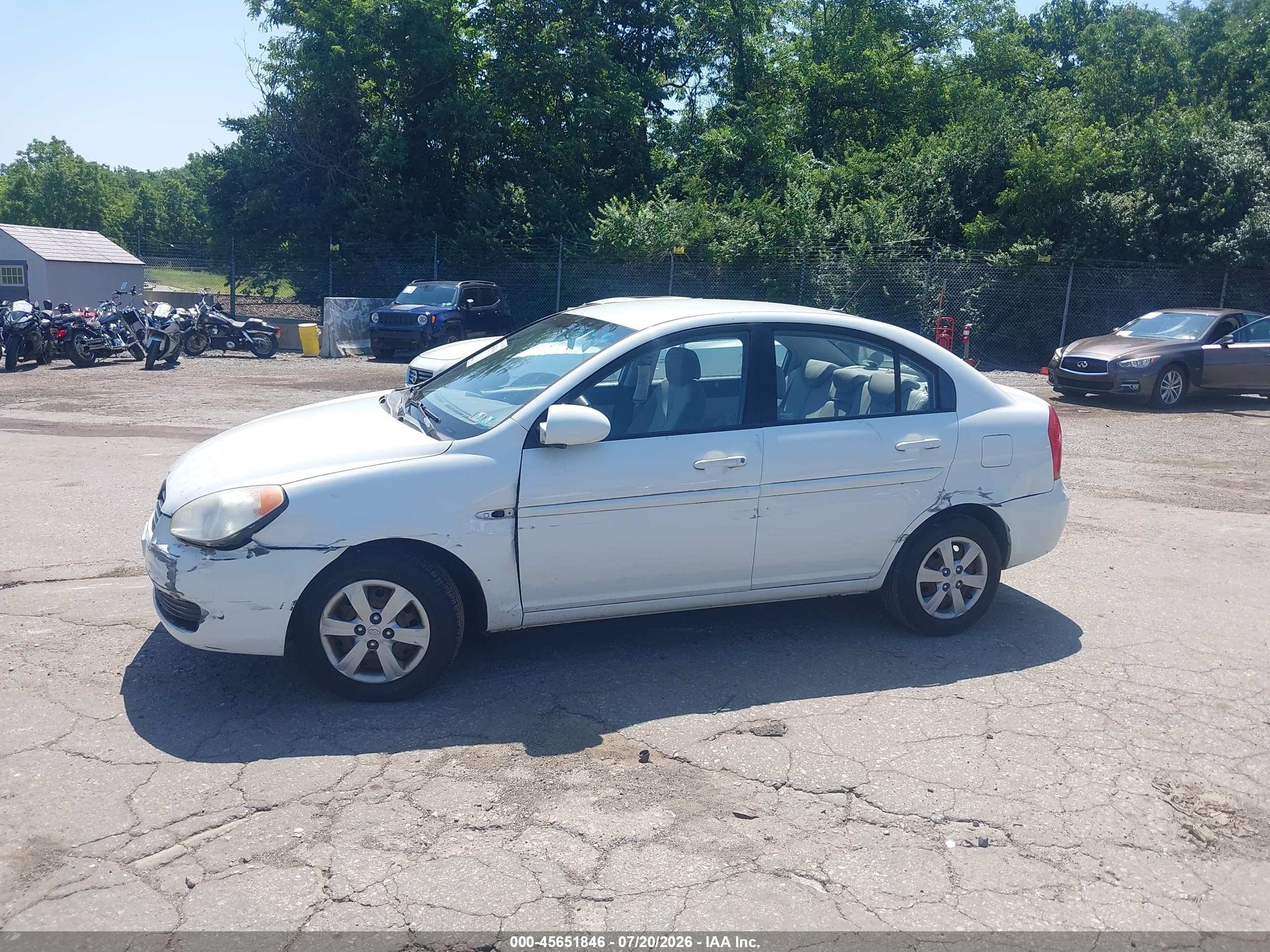 2009 Hyundai Accent Gls Белый vin: KMHCN46C19U321196